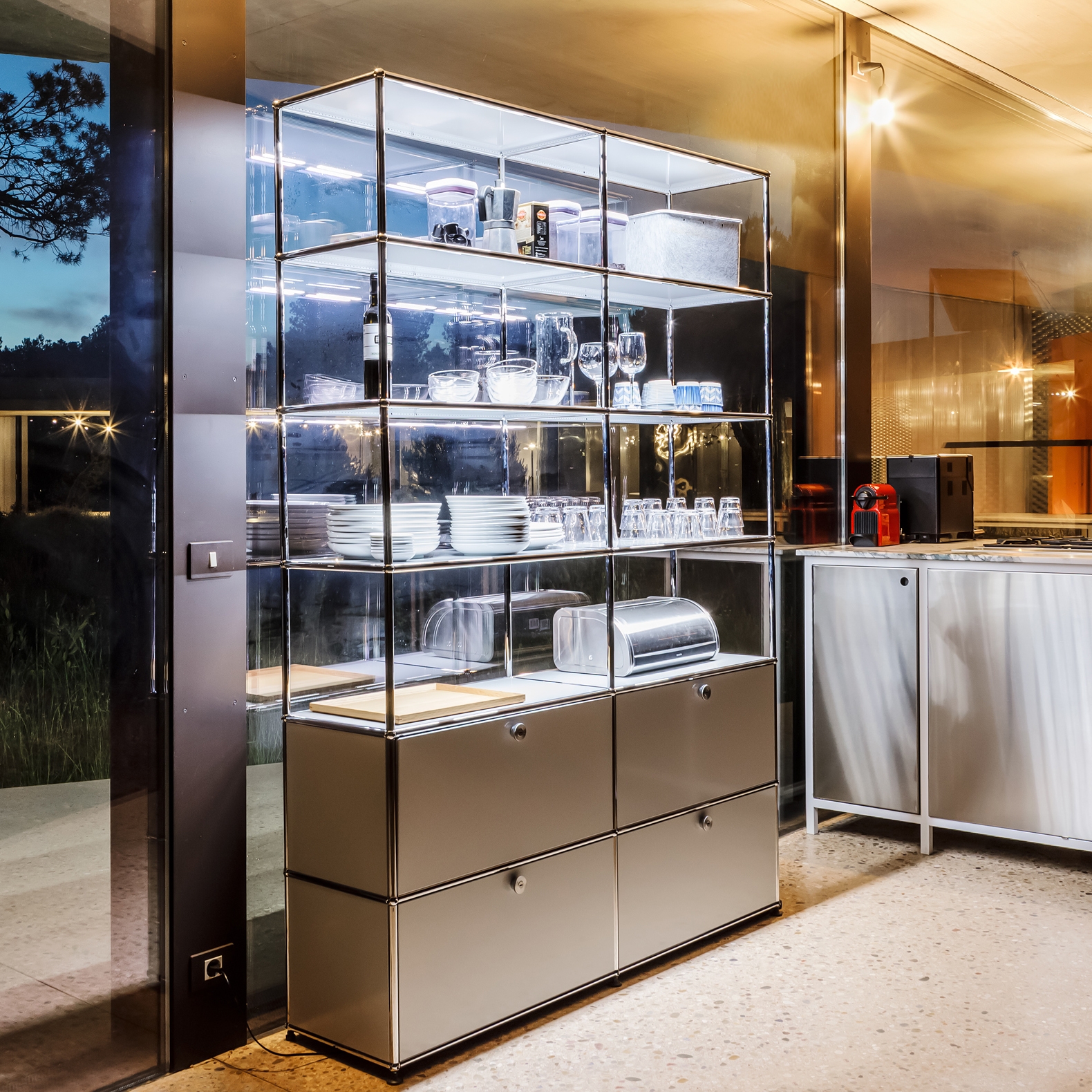 Mostra il prodotto USM Haller E Shelf | Light Gray del produttore USM