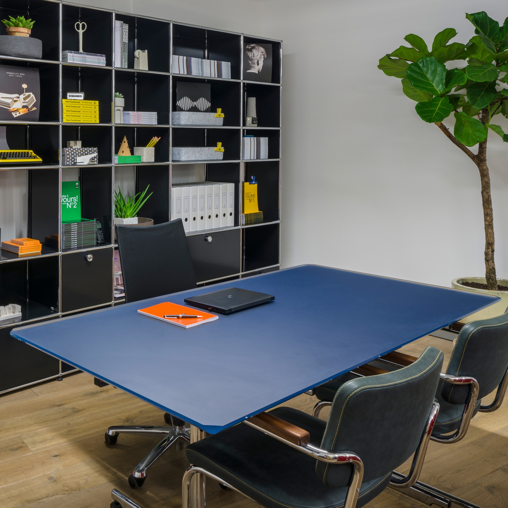 Mostrar el producto USM Kitos | Steel Blue Glass del fabricante USM