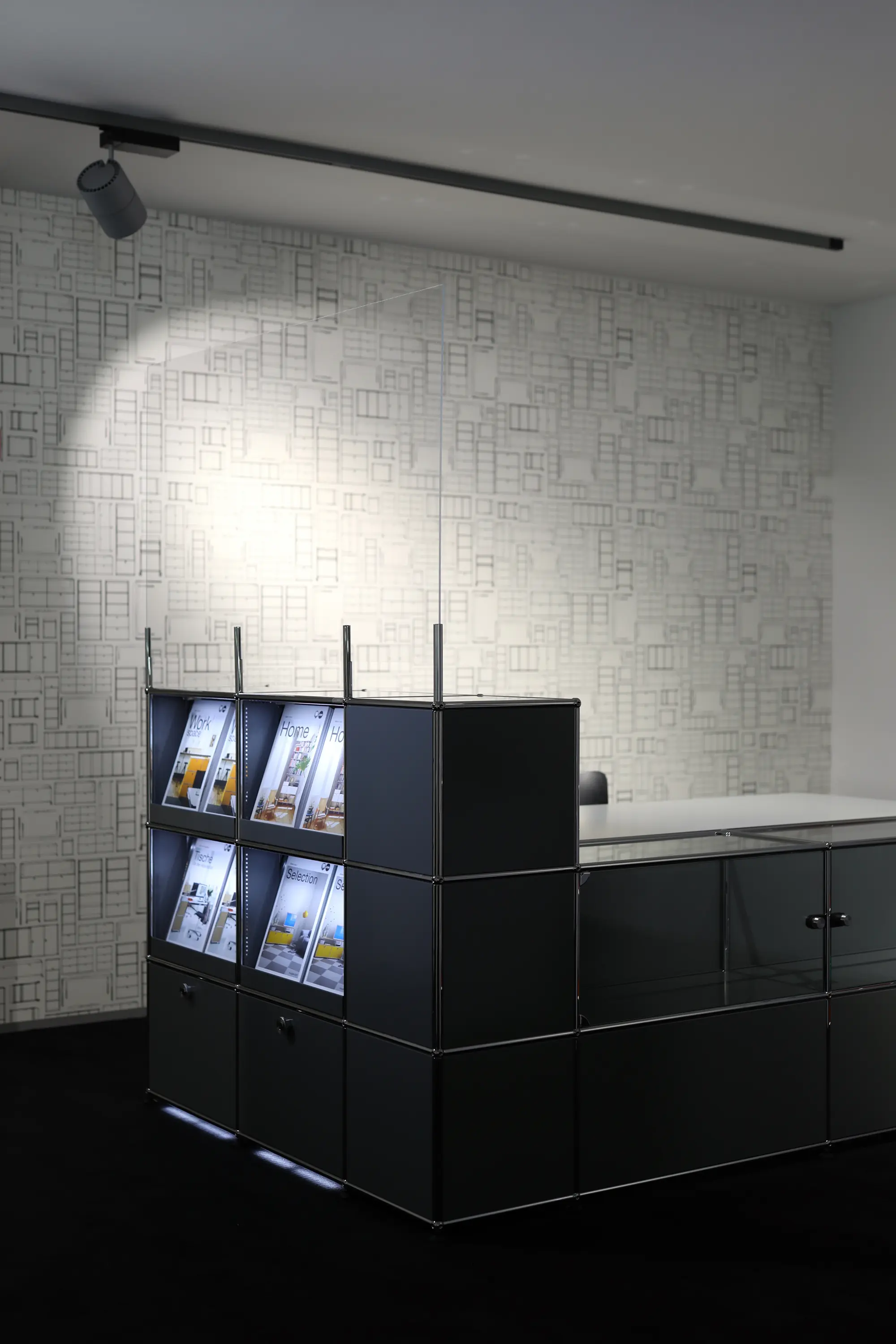 USM - USM Haller Reception Station with Protection Screen | Anthracite