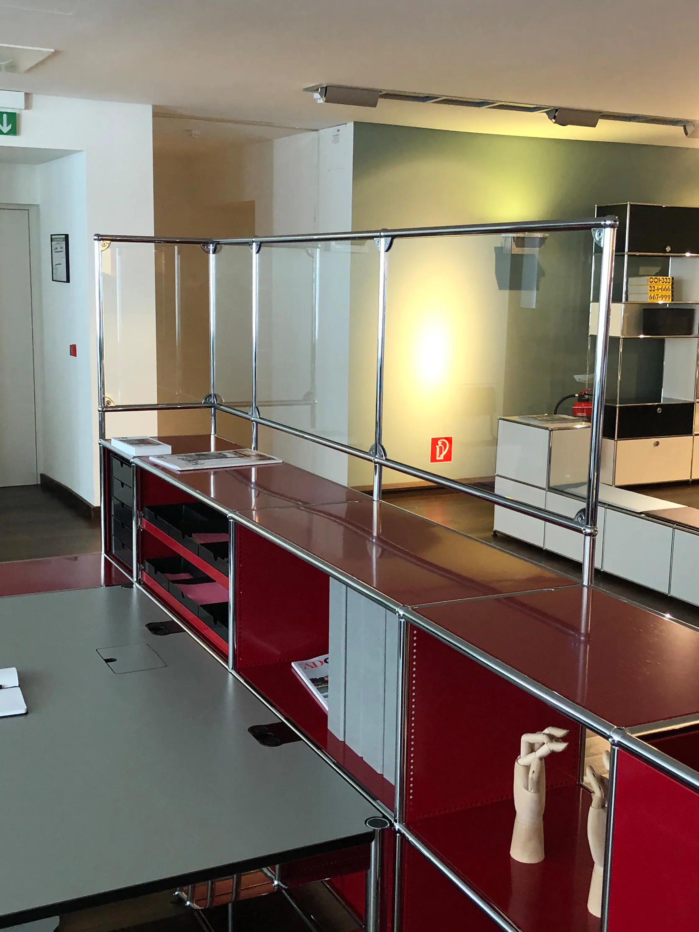 USM - USM Haller Reception Station with Protection Screen | Ruby Red