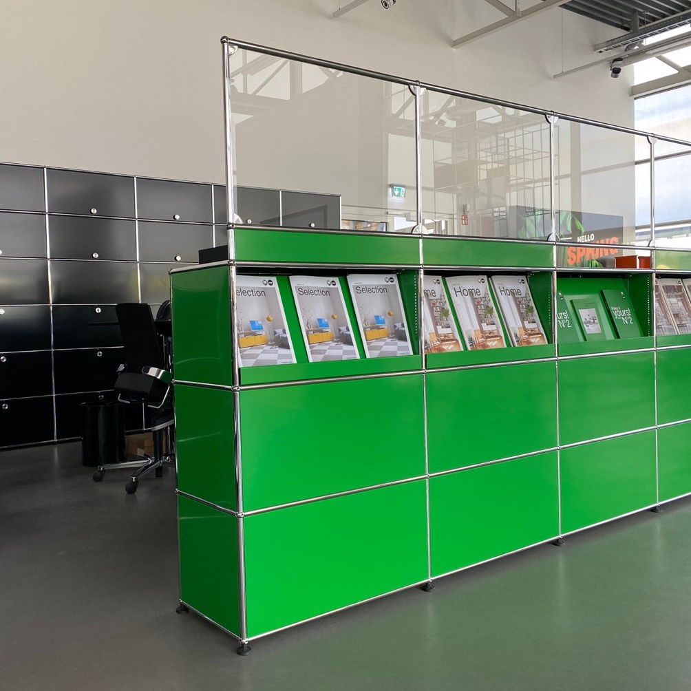 Display product USM Haller Reception Station with Protection Screen | USM Green from manufacturer USM