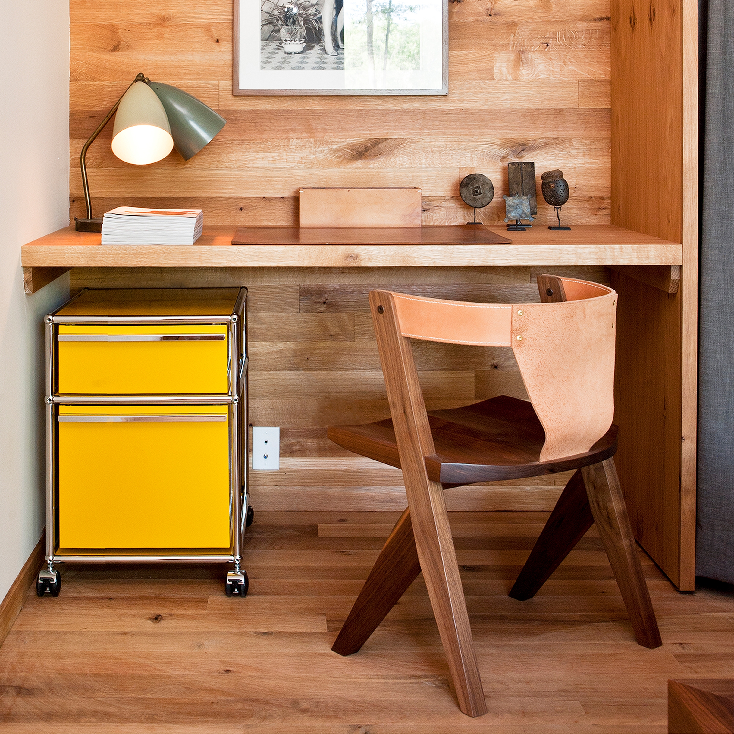 USM Haller Pedestal | Golden Yellow