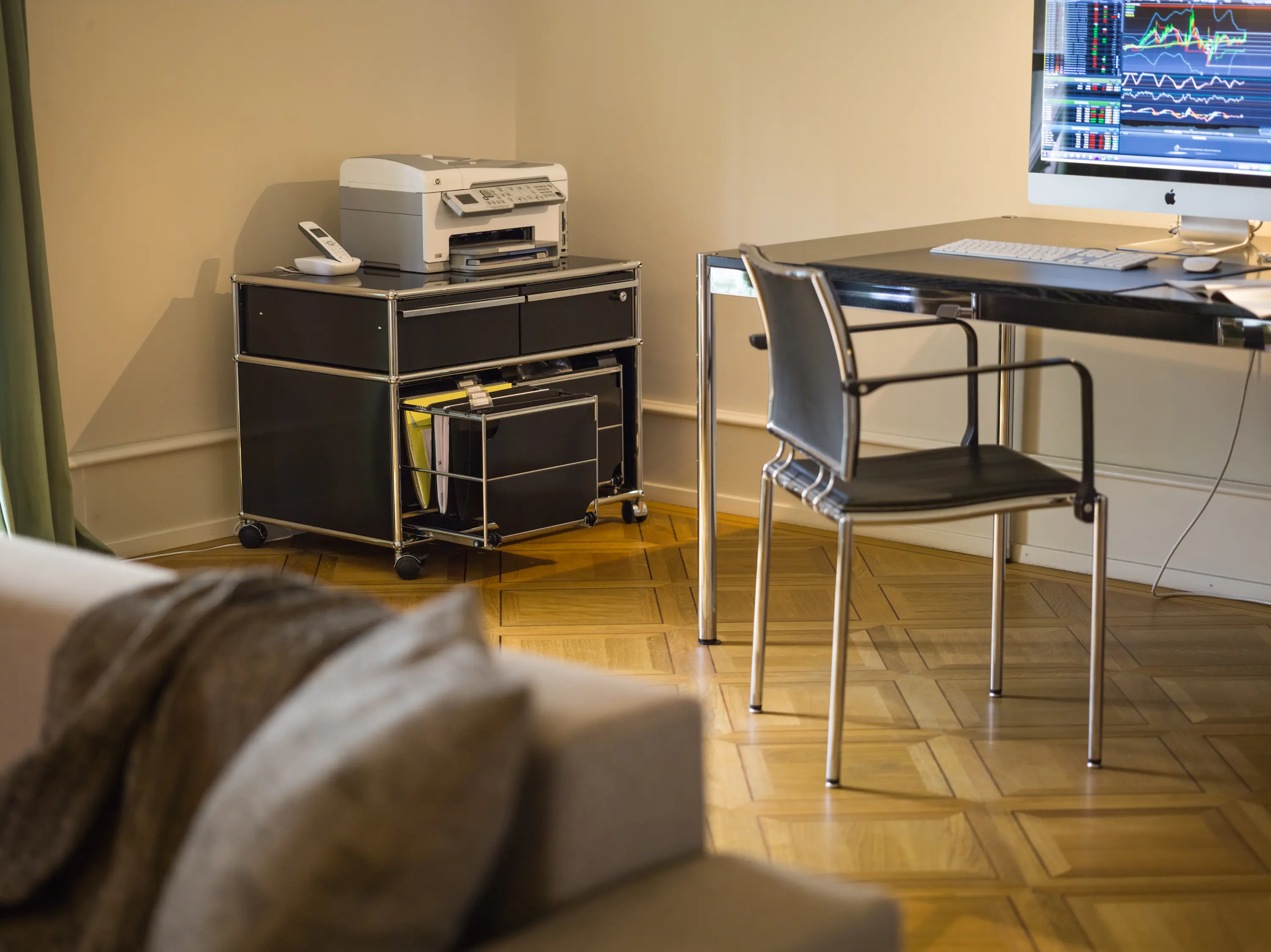 USM - USM Haller Pedestal | Graphite Black