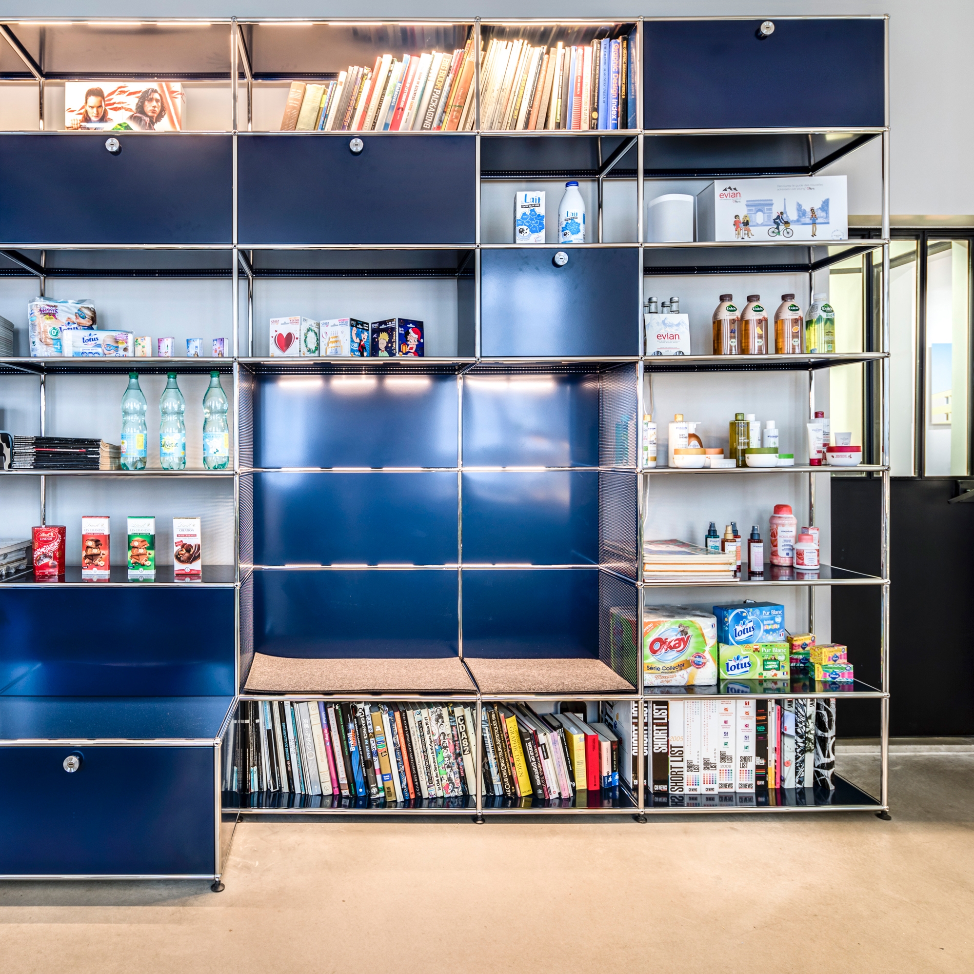 Mostra il prodotto USM Haller E Shelf | Steel Blue del produttore USM