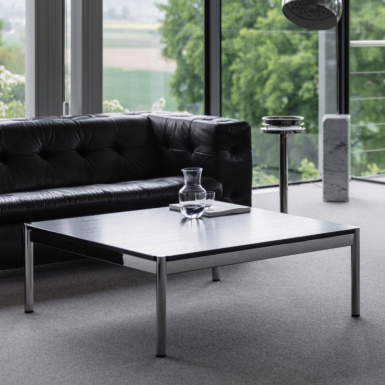 Produkt USM Haller Couchtisch | Black Oak des Herstellers USM anzeigen