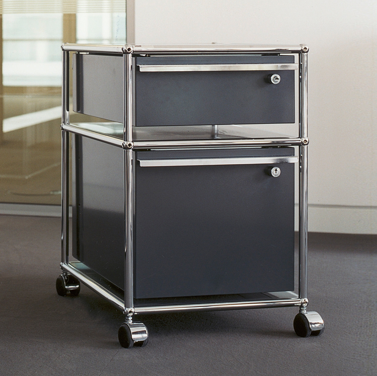 USM Haller Pedestal | Anthracite