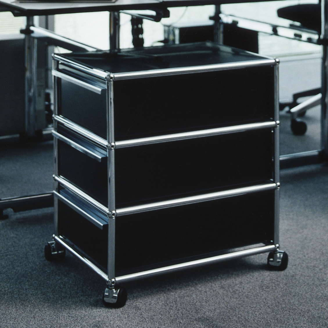 Display product USM Haller Pedestal | Graphite Black from manufacturer USM