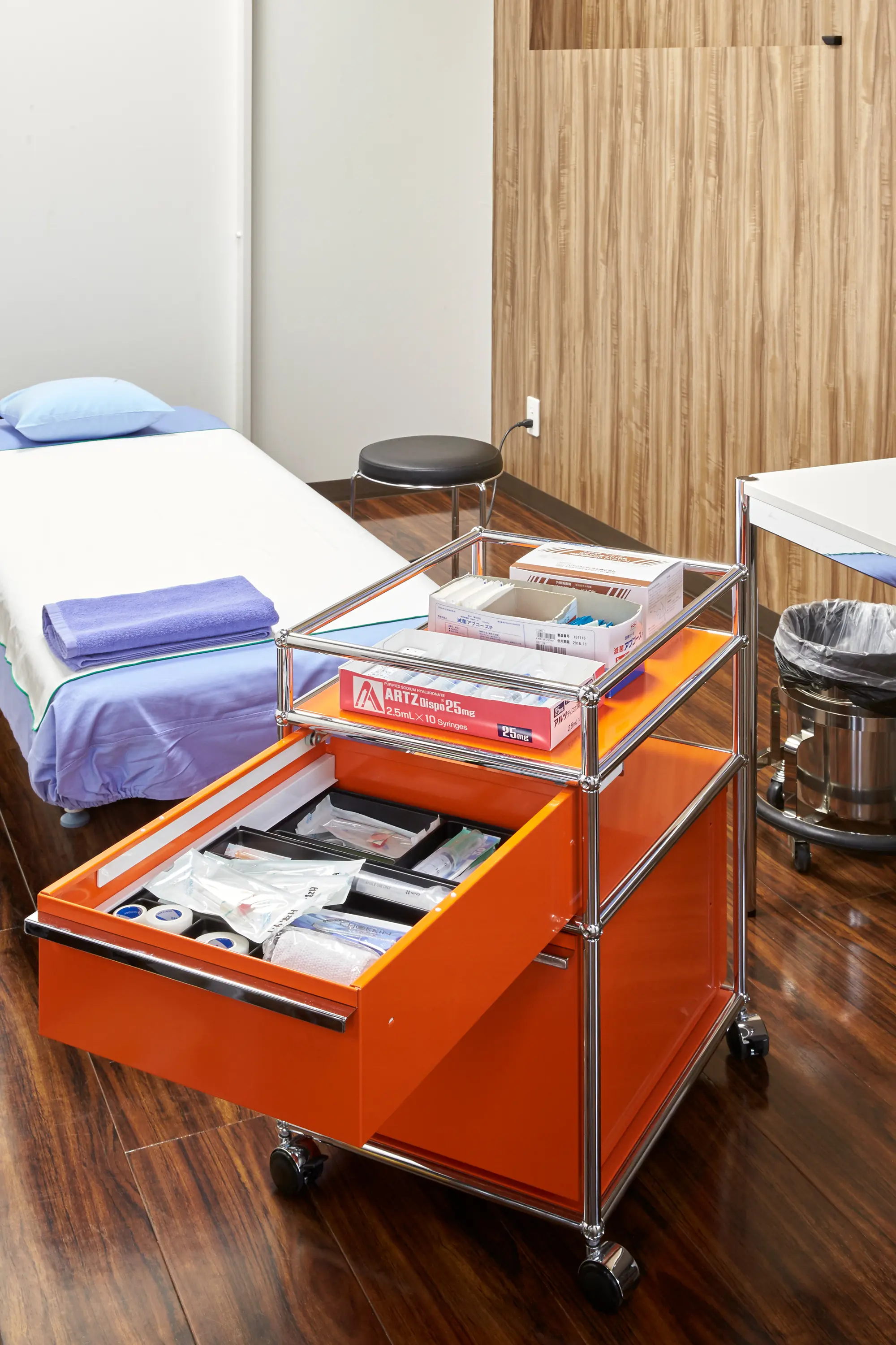 USM HALLER PEDESTAL | PURE ORANGE - Pedestals from USM | Architonic