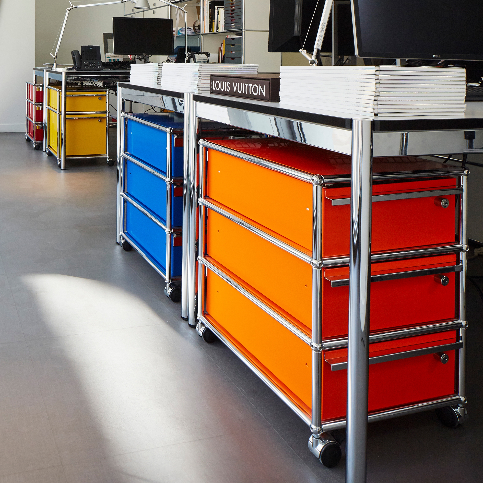 Produkt USM Haller Rollkorpus | Reinorange des Herstellers USM anzeigen