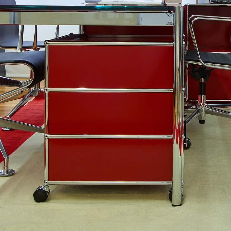 Display product USM Haller Pedestal | USM Ruby Red from manufacturer USM