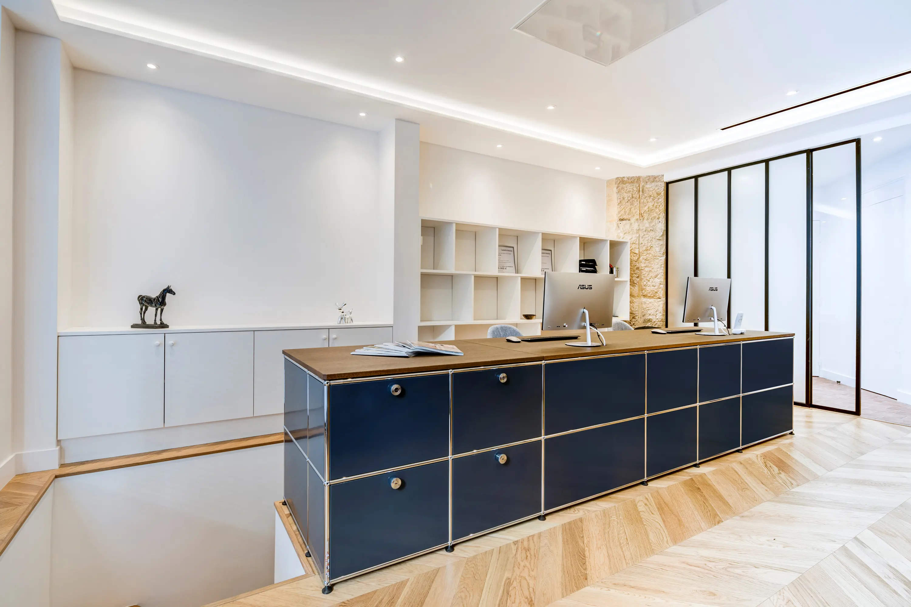 USM - USM Haller Reception Station | Graphite Black