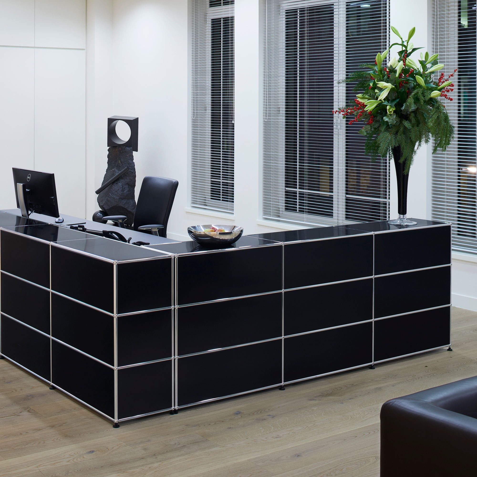 Afficher le produit USM Haller Reception Station | Graphite Black du fabricant USM