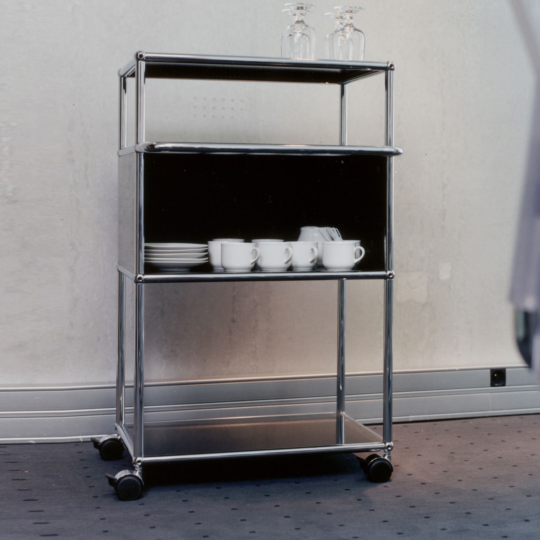 Mostrar el producto USM Haller Serving Cart | Graphite Black del fabricante USM
