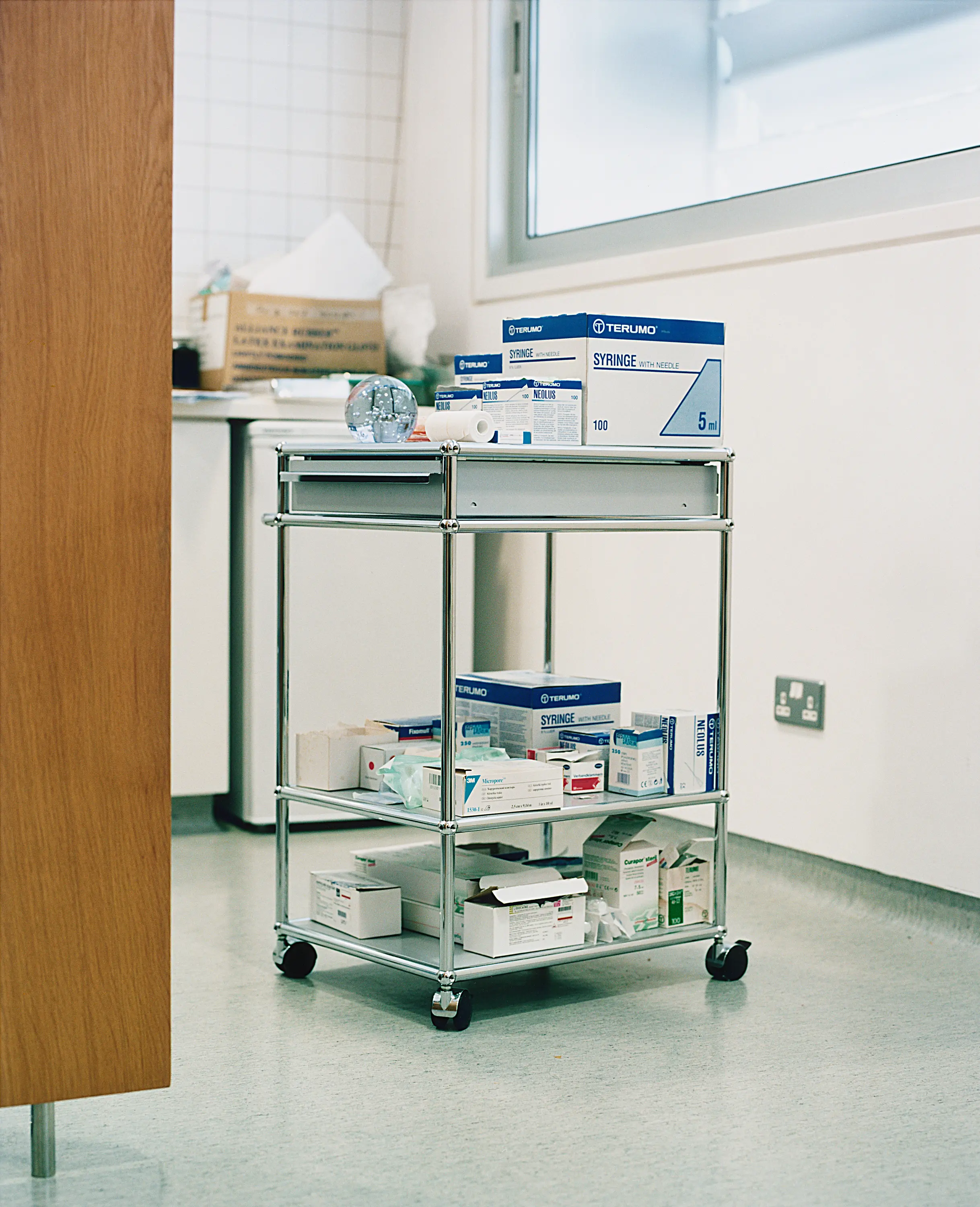 USM - USM Haller Serving Cart | Light Gray