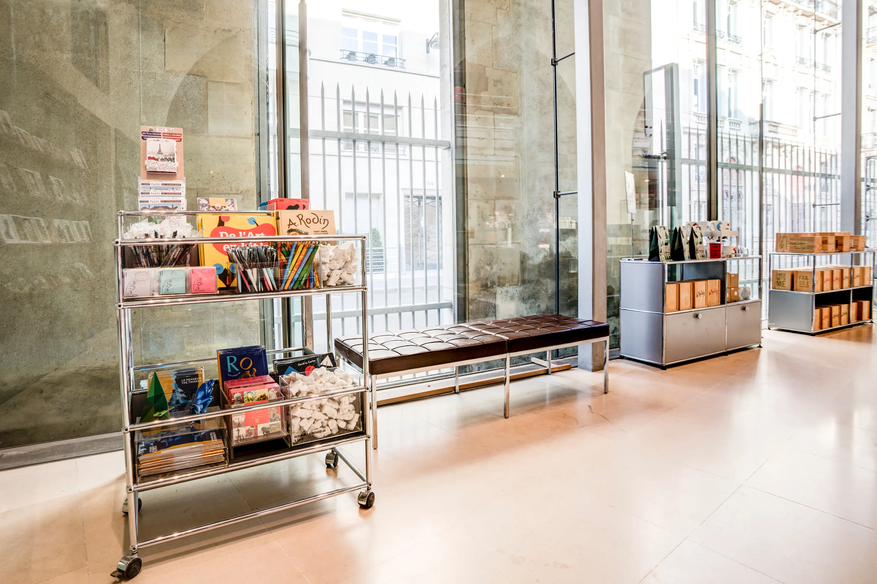 USM - USM Haller Serving Cart | Transparent Glass
