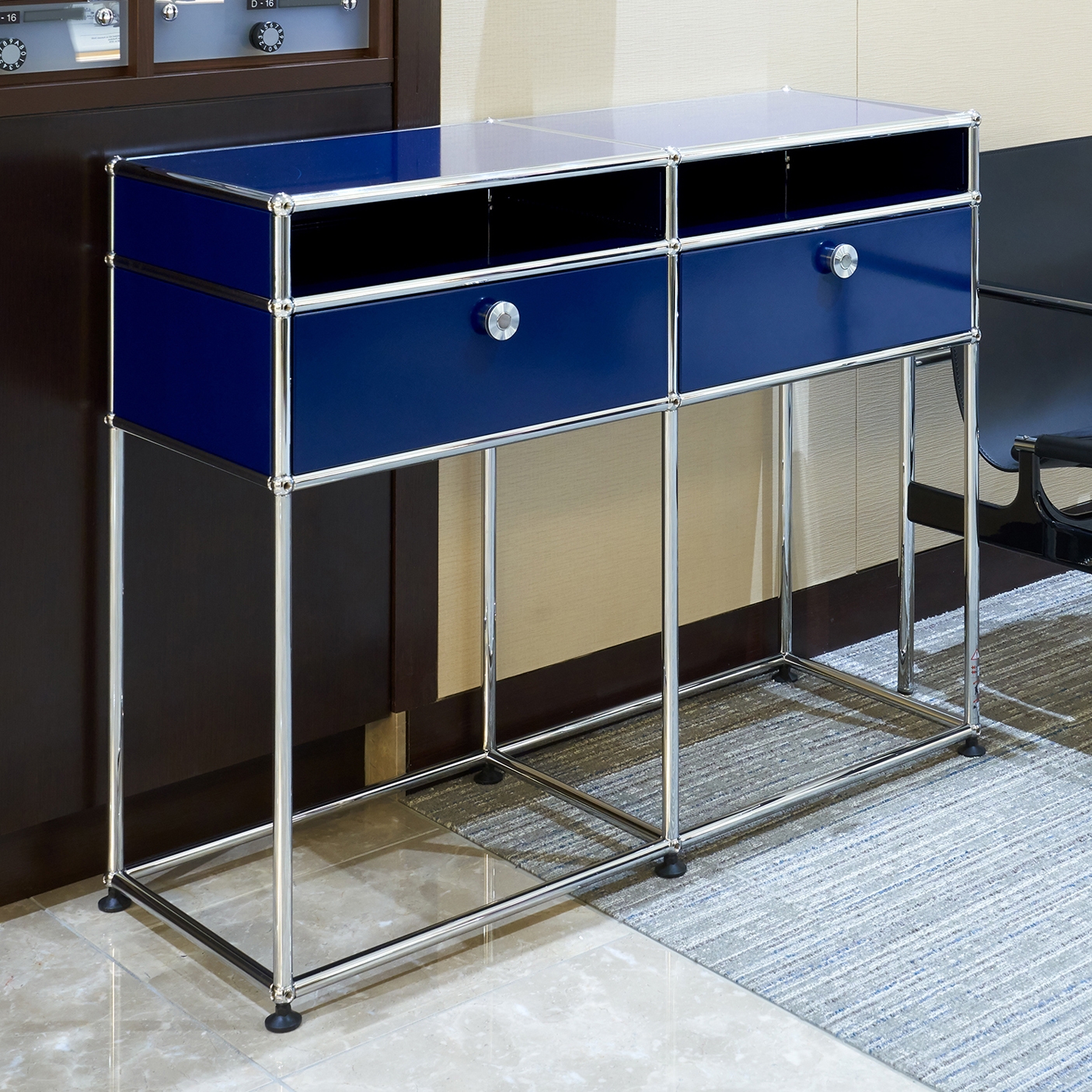 Mostra il prodotto USM Haller Sidetable | Steel Blue del produttore USM