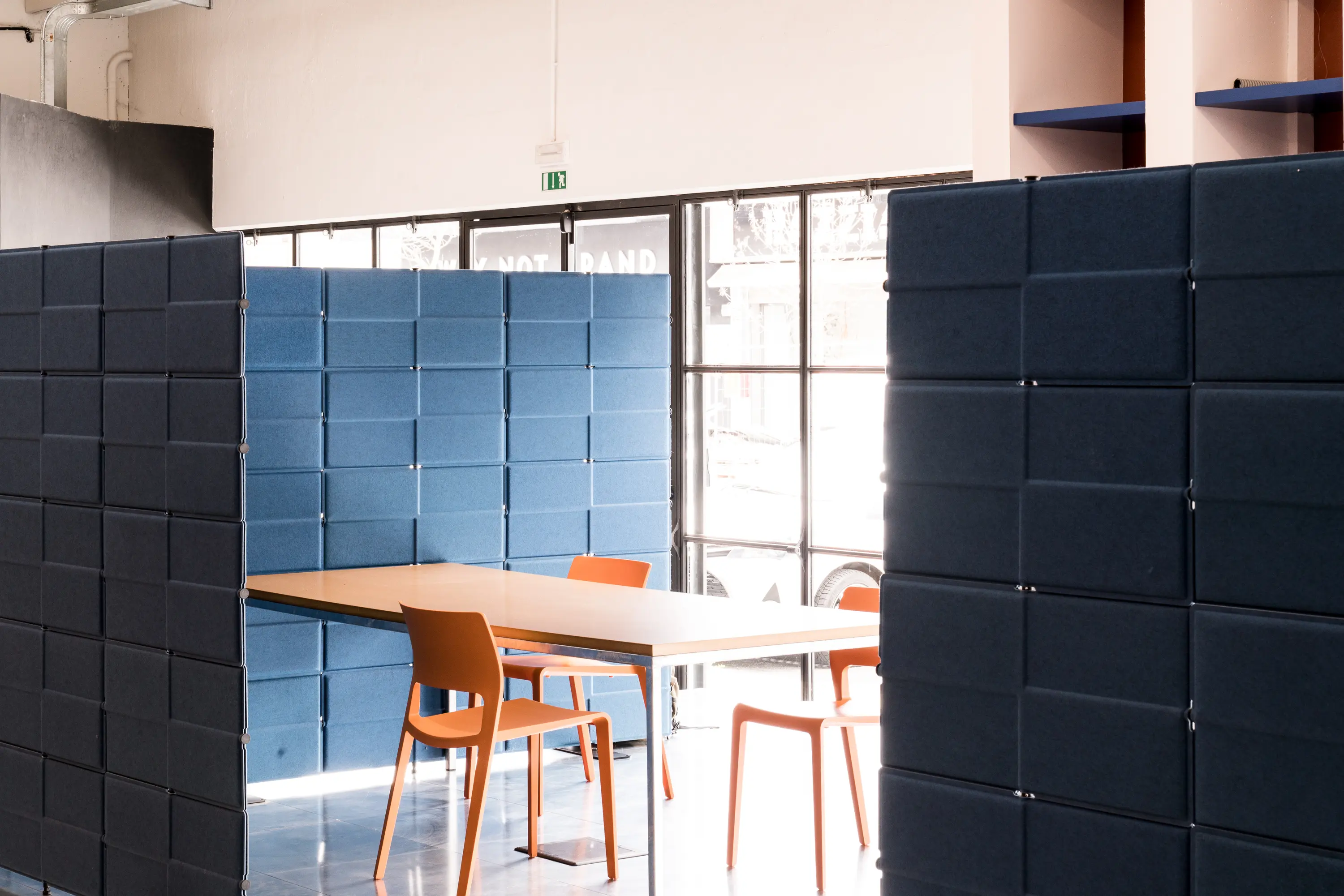 USM PRIVACY PANELS | BLUE - Privacy screen from USM | Architonic