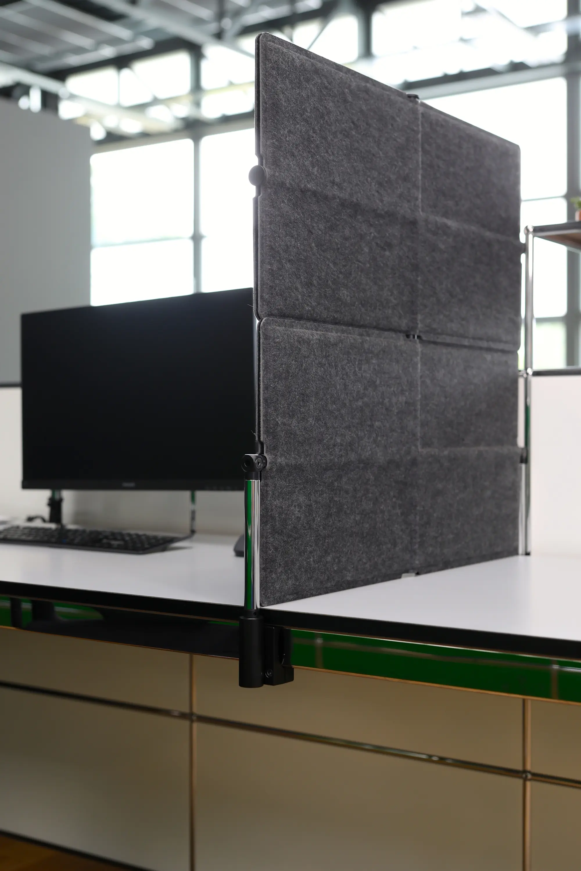 USM - USM Privacy Panel as protective attachment | Anthracite