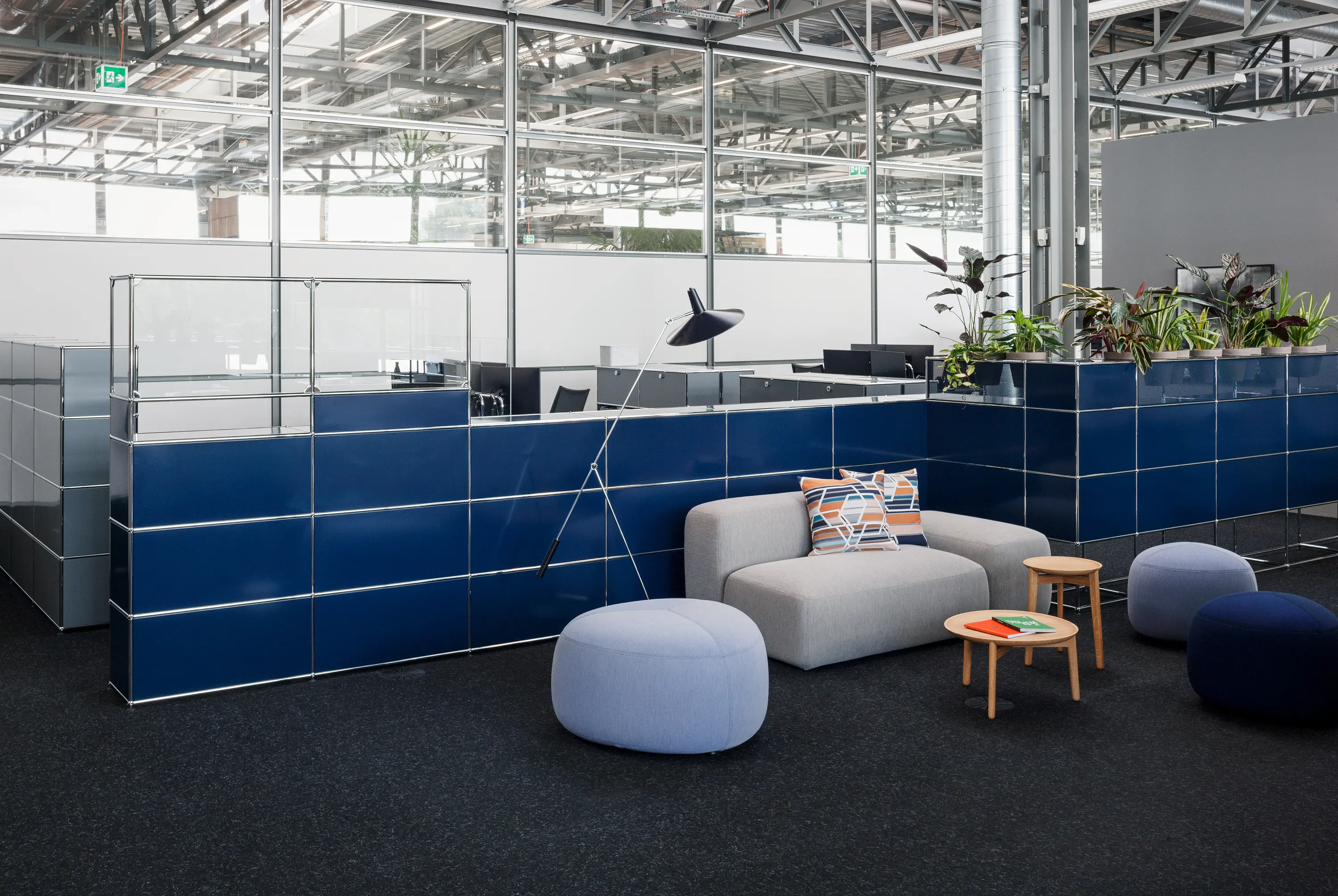USM - USM Haller Reception with Protection Screen and World of Plants | Steel Blue