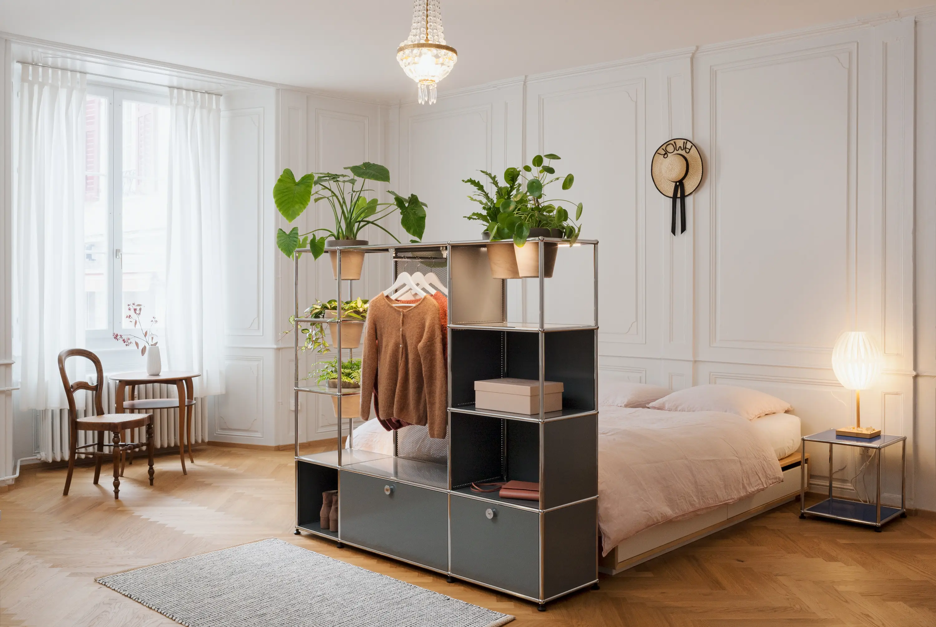 USM - USM Haller Garderobe mit Pflanzenwelten | Mittelgrau