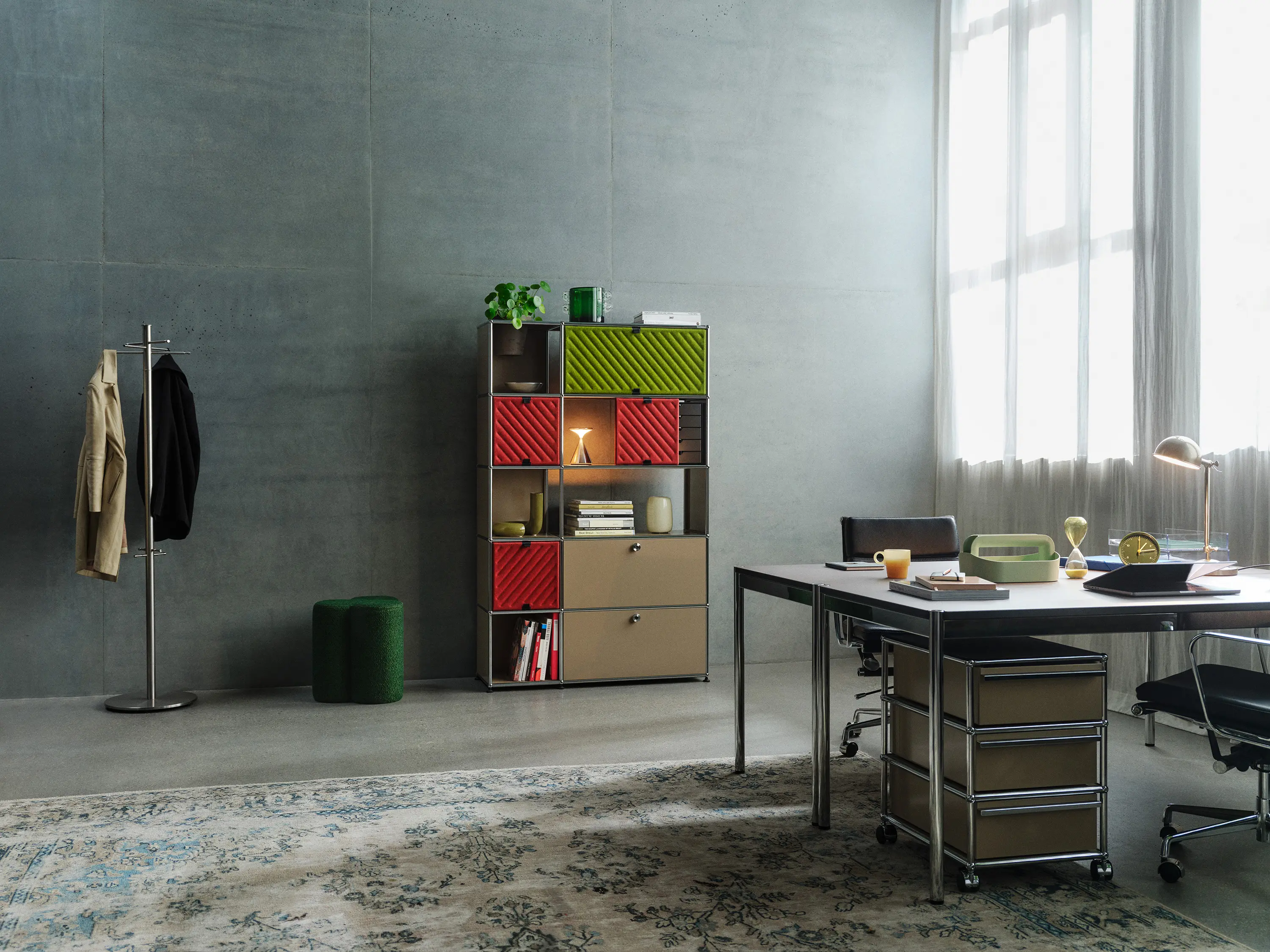 USM - USM Haller Soft Panel | Shelving Green and Red diagonal