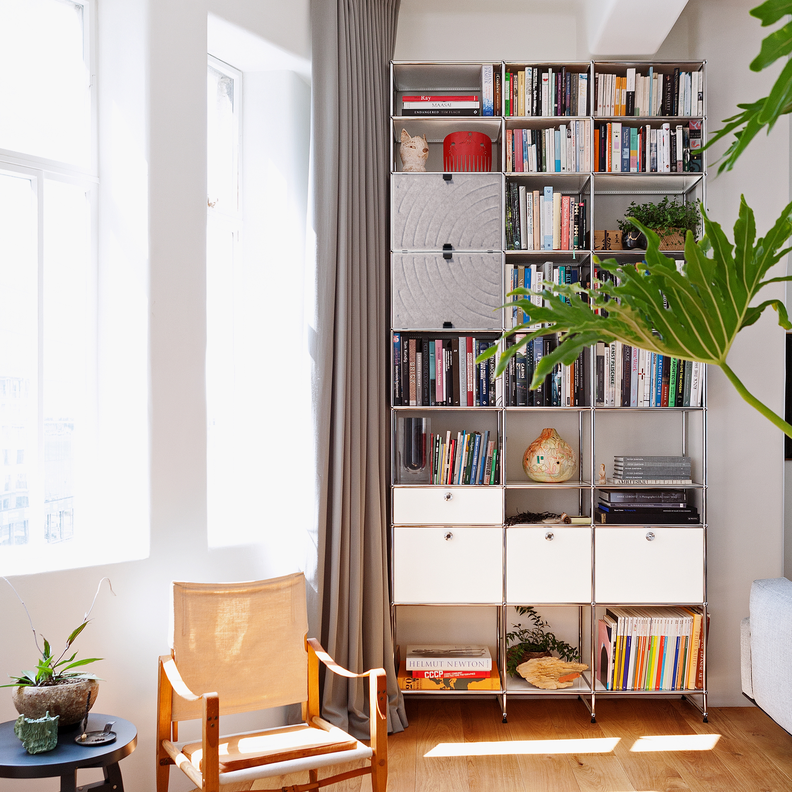 Mostra il prodotto USM Haller Soft Panel | Shelving Grey curved del produttore USM