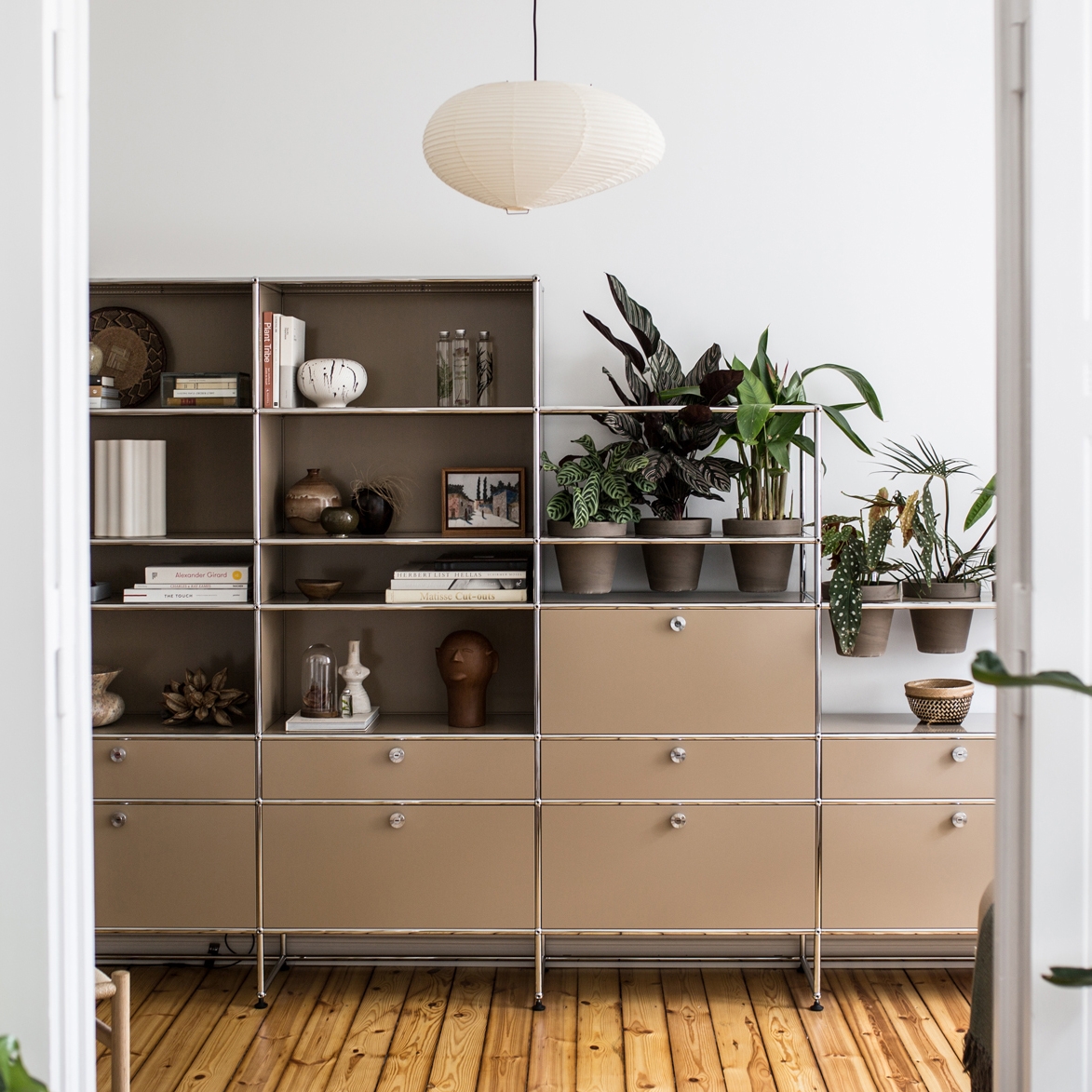 Mostrar el producto USM Haller Shelving | USM Beige del fabricante USM