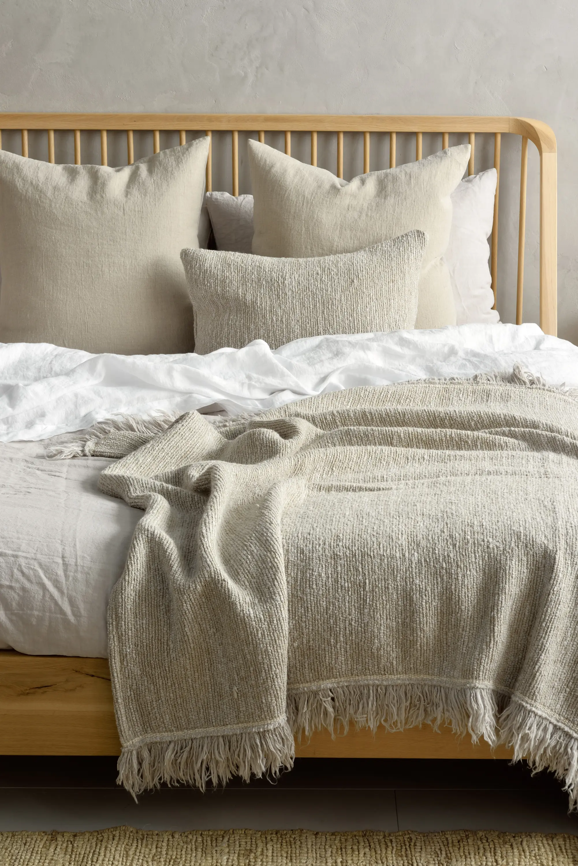 Ethnicraft - Spindle | Oak bed - without slats - mattress 160x200 - varnished