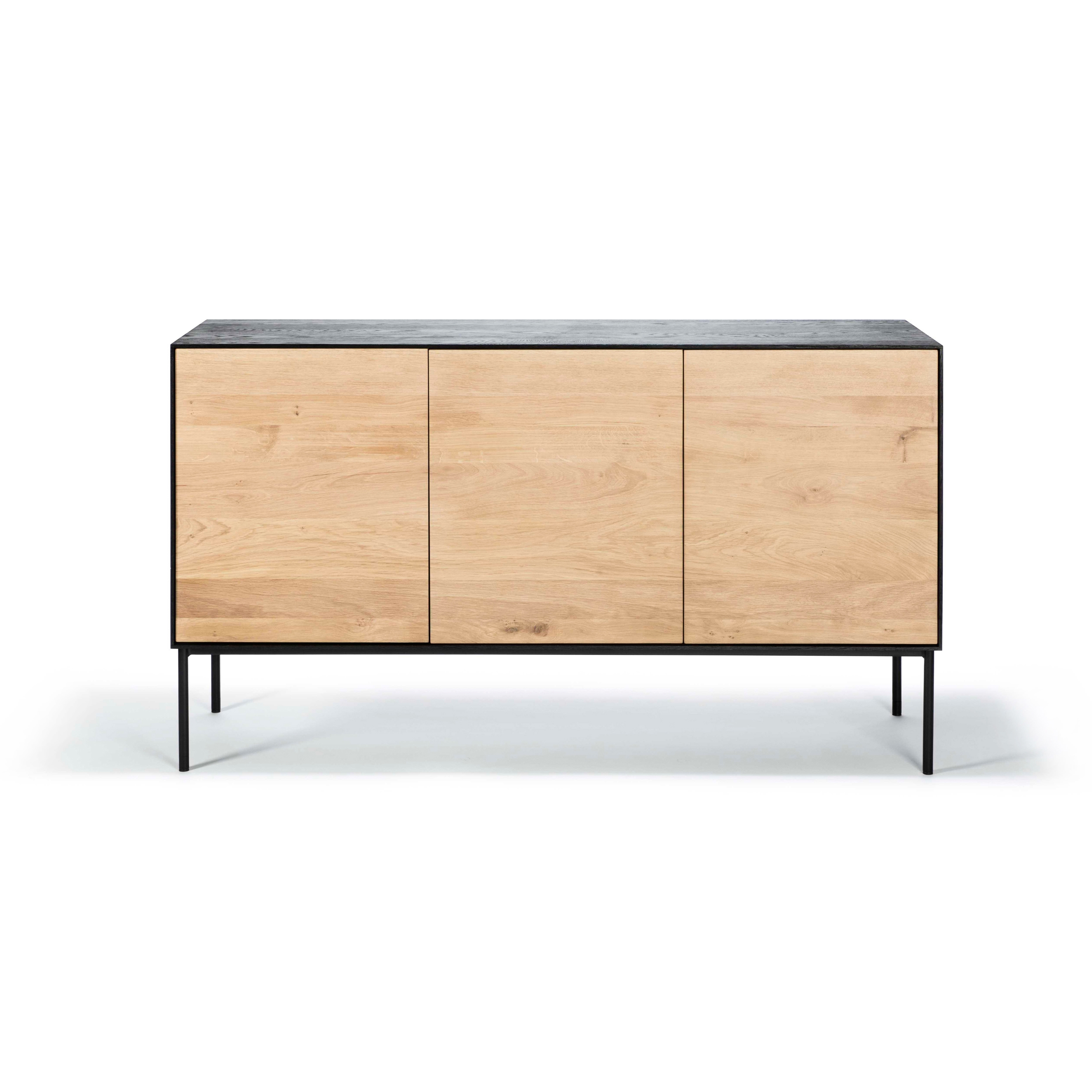 Mostra il prodotto Blackbird | Oak sideboard - 3 doors - varnished del produttore Ethnicraft