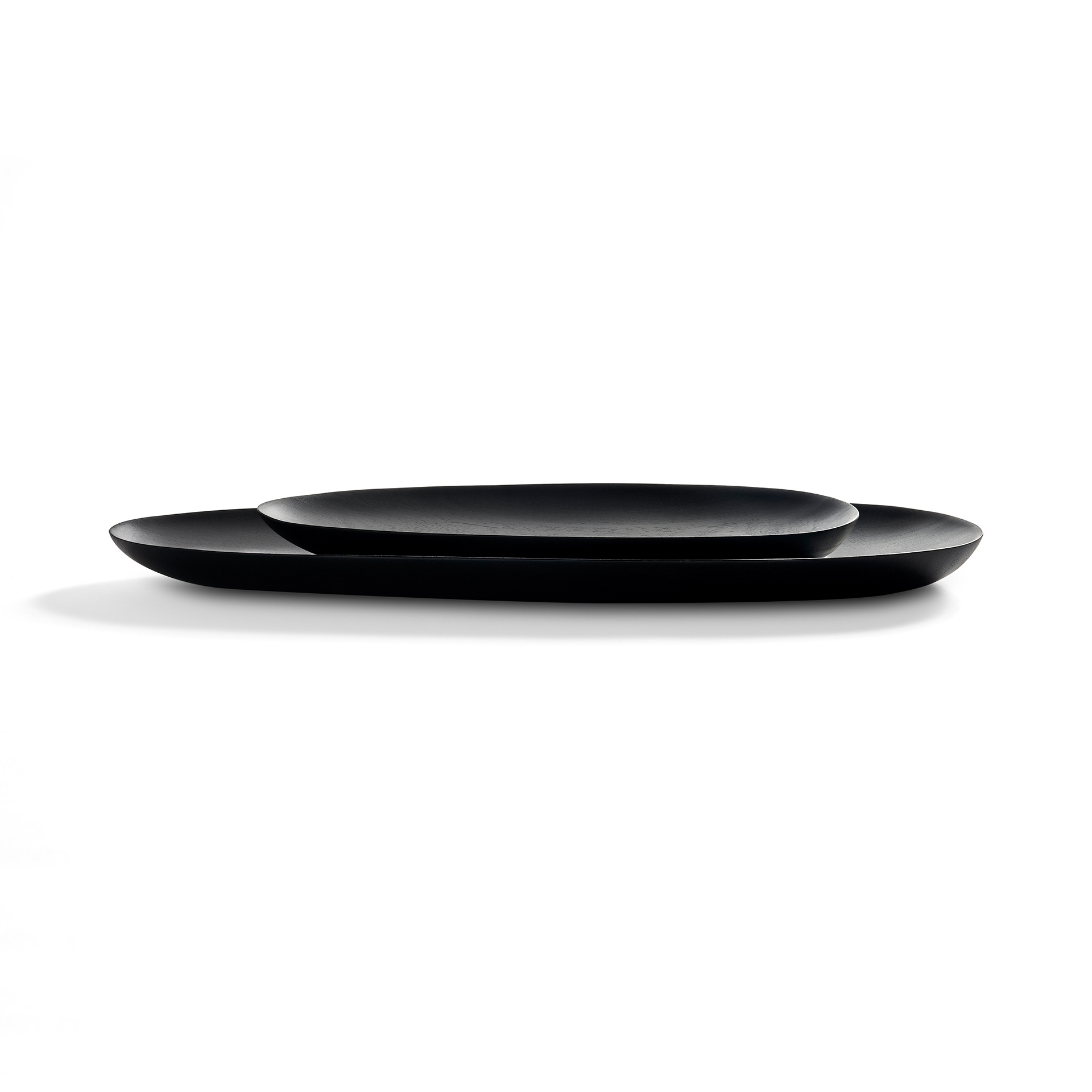 Mostra il prodotto Bowls & Boards | Black Thin Oval boards - mahogany - set of 2 del produttore Ethnicraft