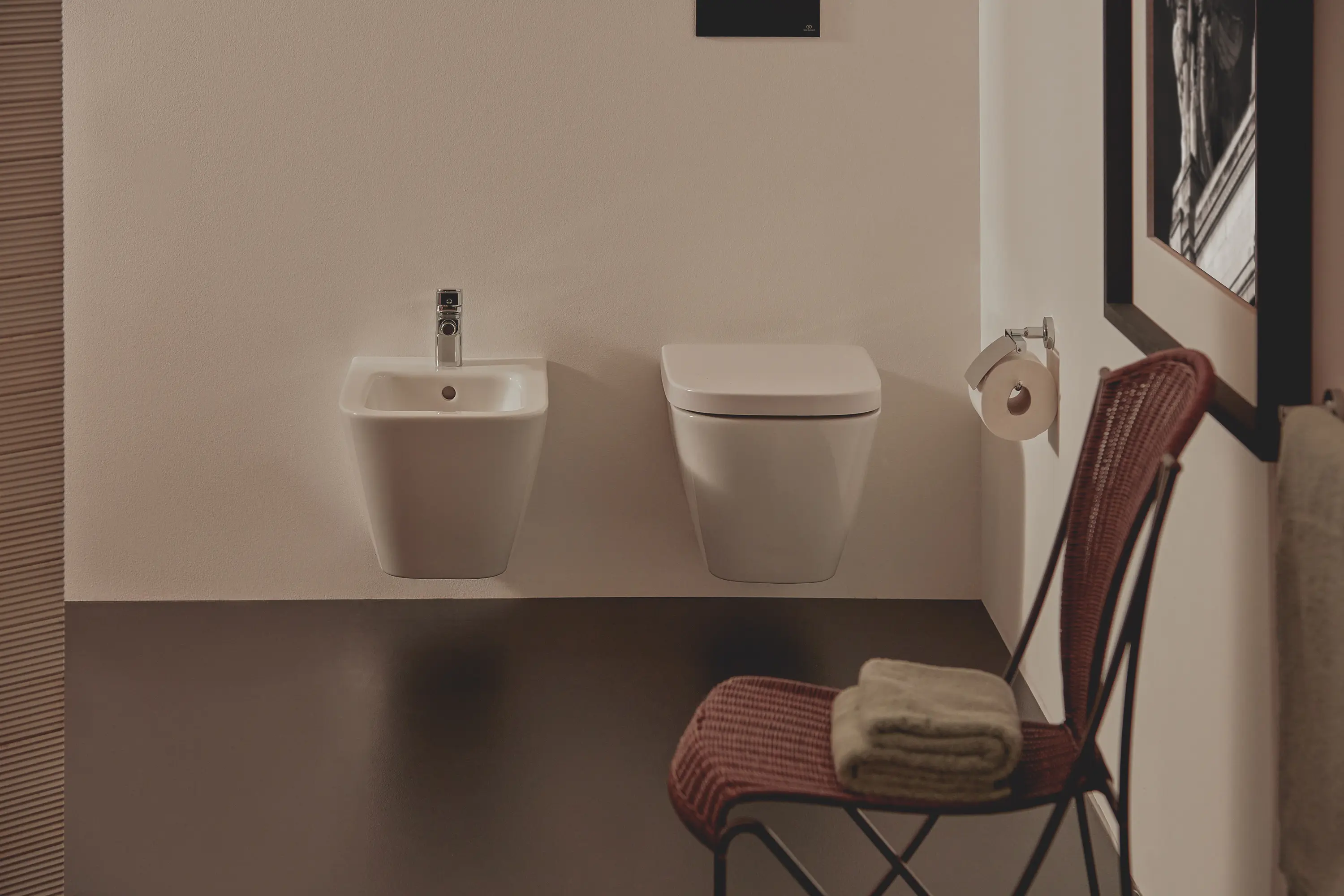 Ideal Standard - i.life E Shower Toilet