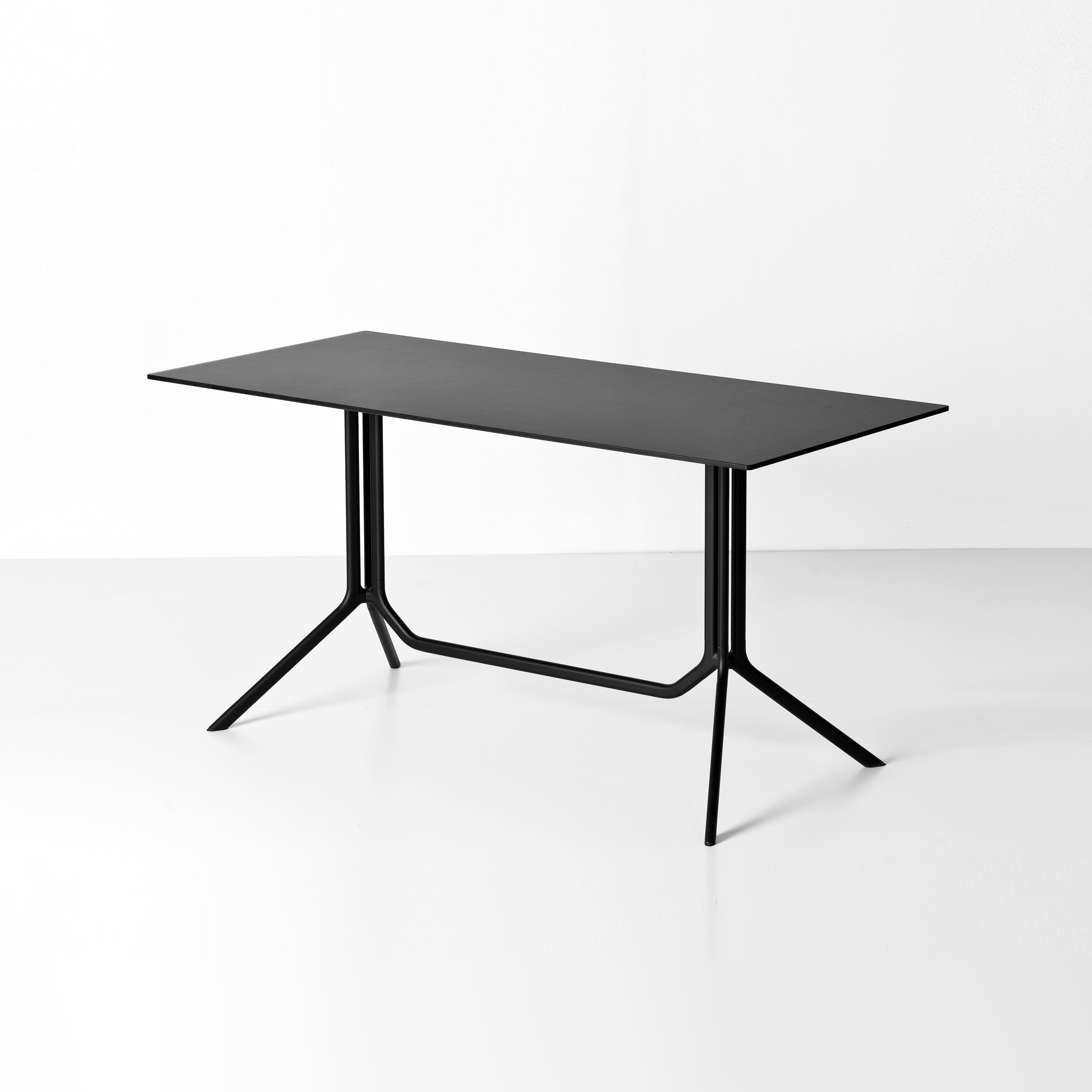 Display product Poule table from manufacturer Kristalia