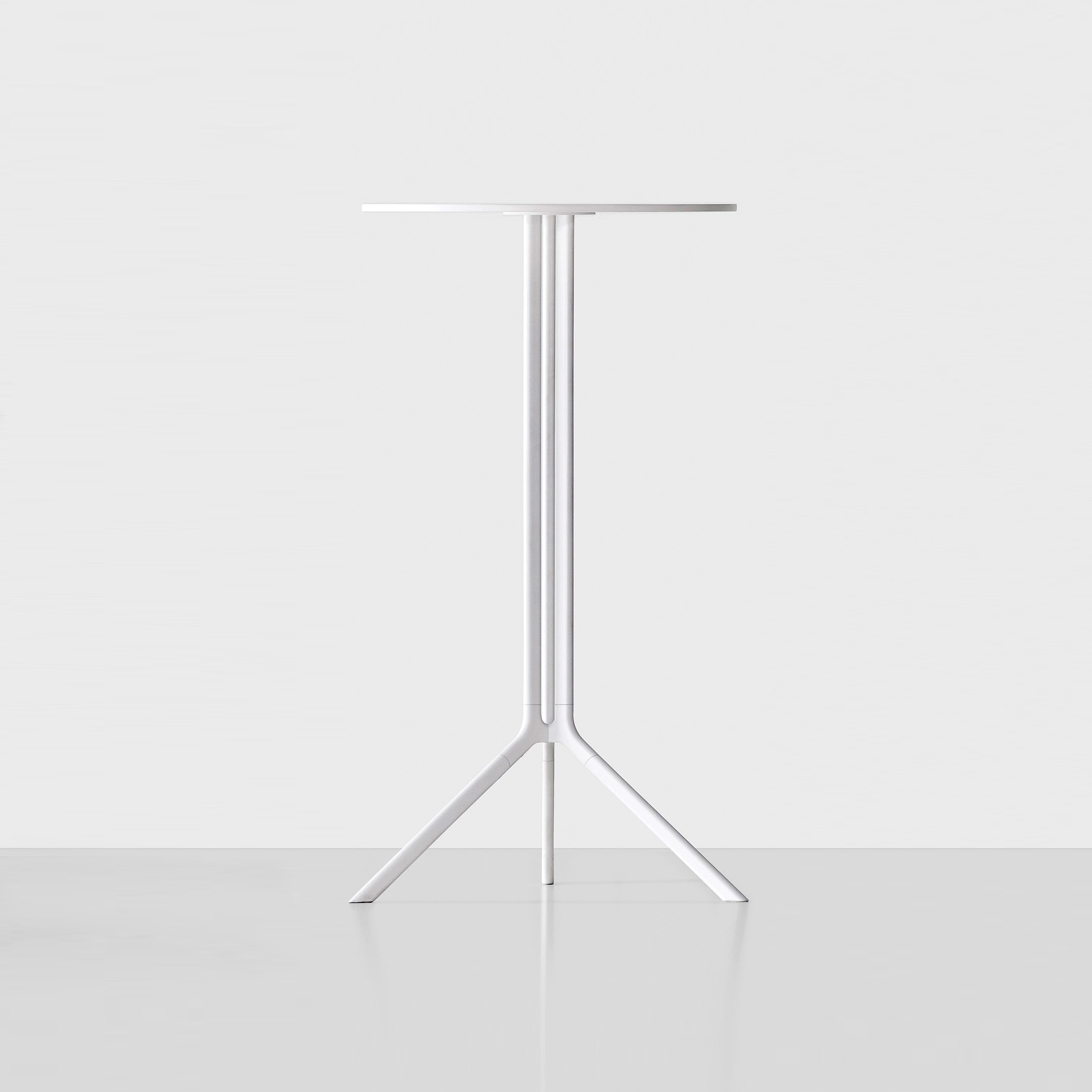 Vertoon produk Poule table van vervaardiger Kristalia