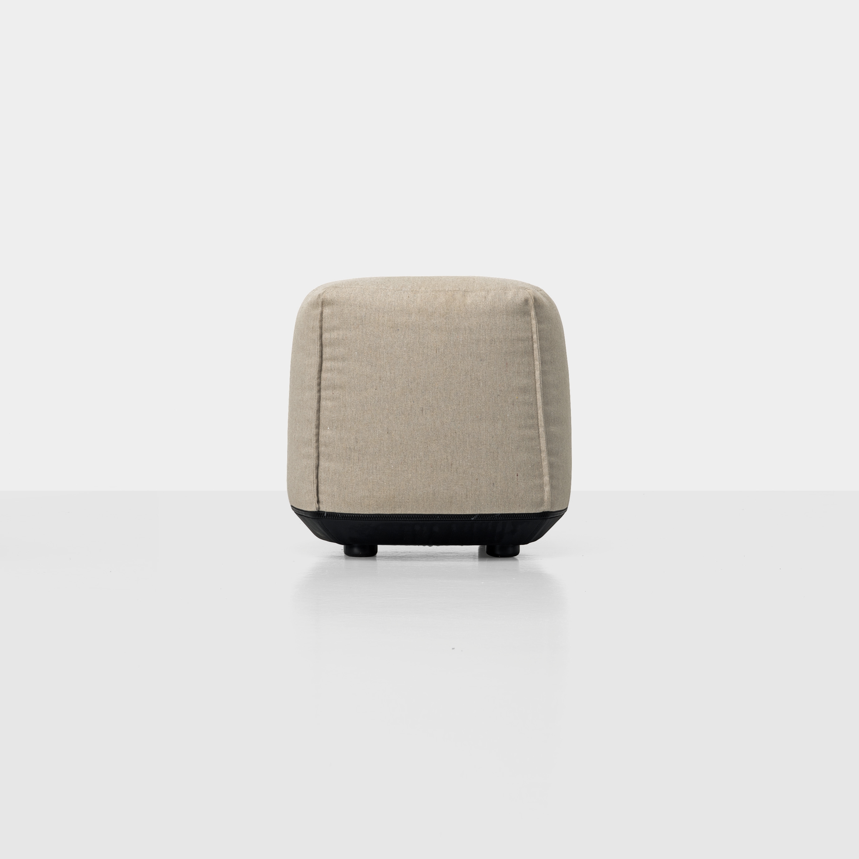 Mostra il prodotto Brioni Pouf small del produttore Kristalia