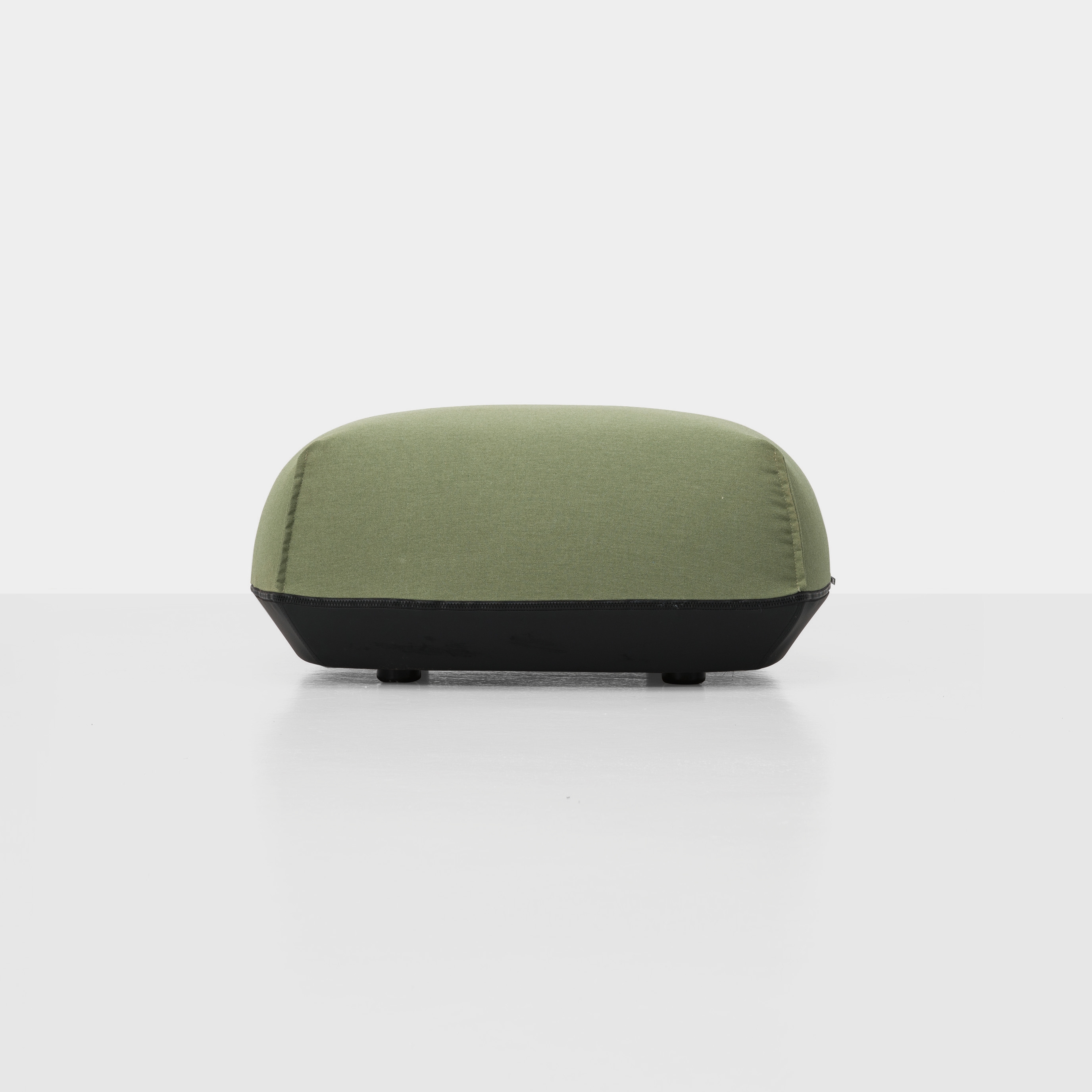 Mostra il prodotto Brioni Pouf medium del produttore Kristalia