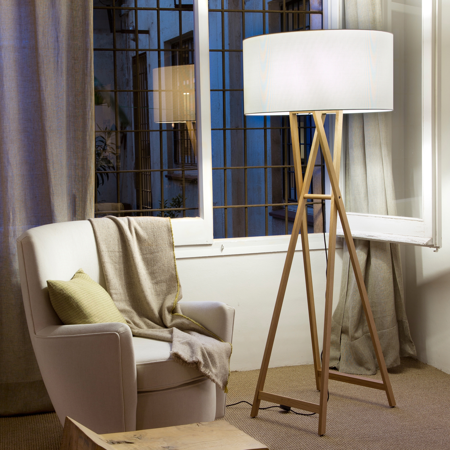 FLOOR LAMPS