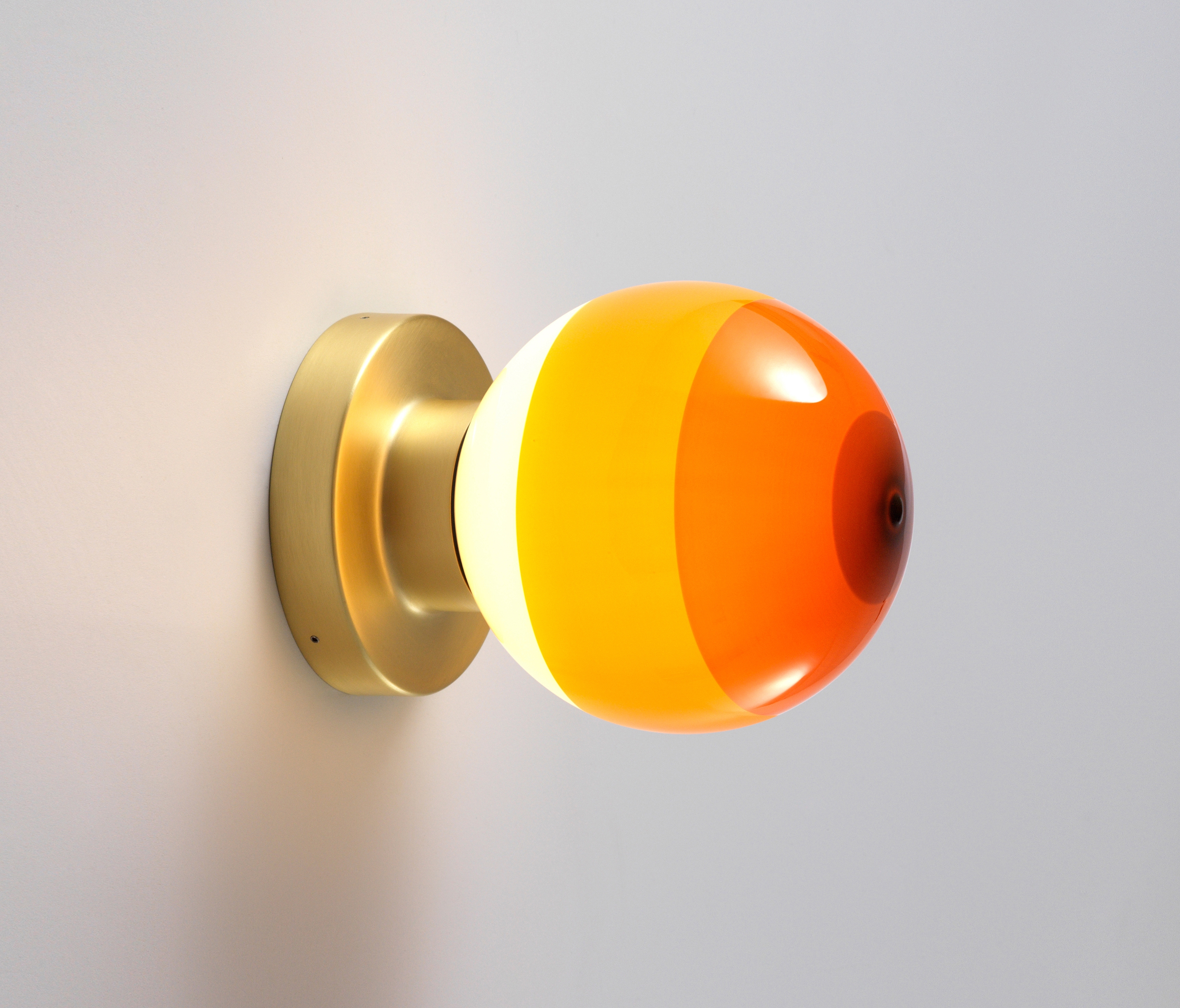 Mostra il prodotto Dipping Light A2-13 Amber-Brushed Brass del produttore Marset