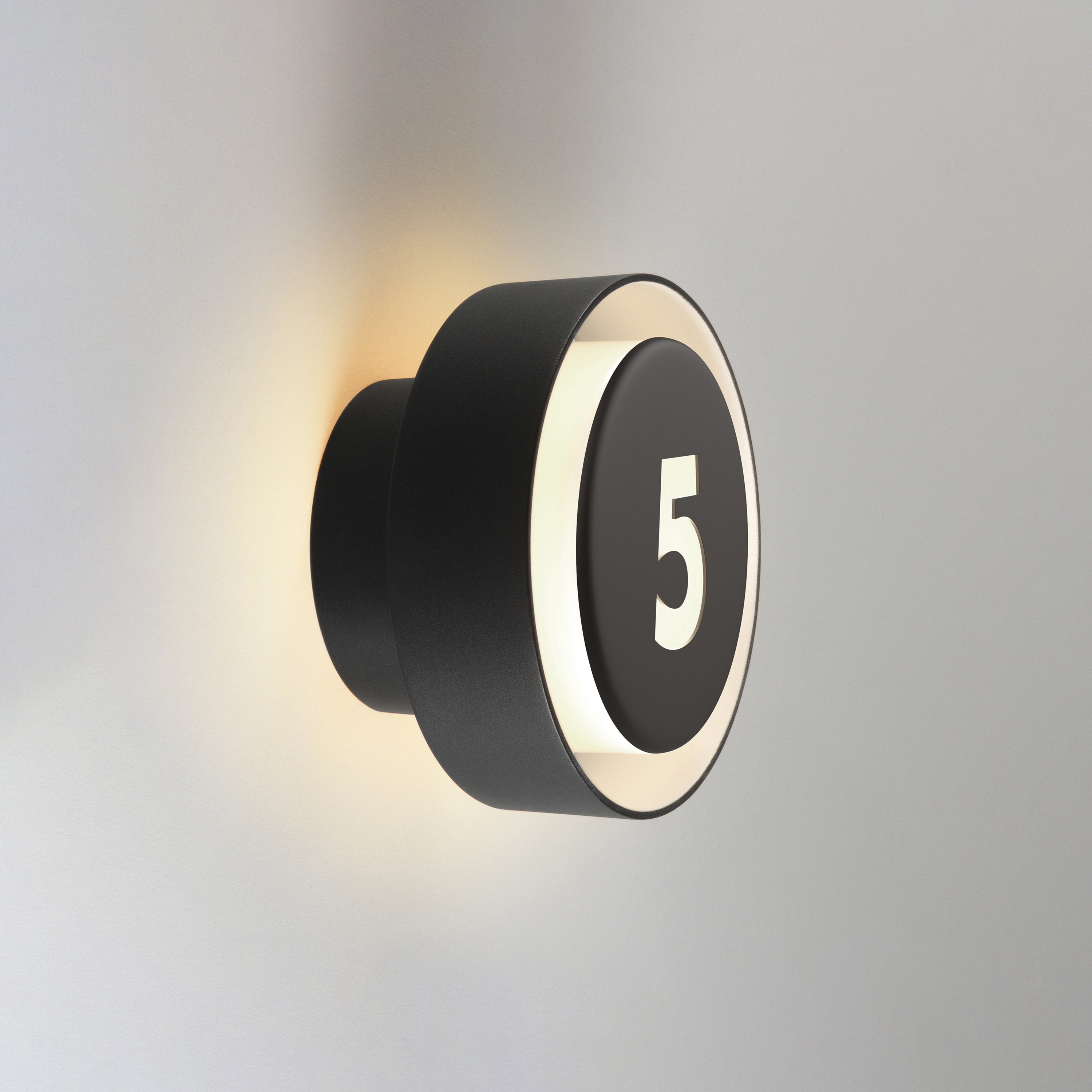 Display product Plaff-On! 16 IP65 Signage Lid from manufacturer Marset