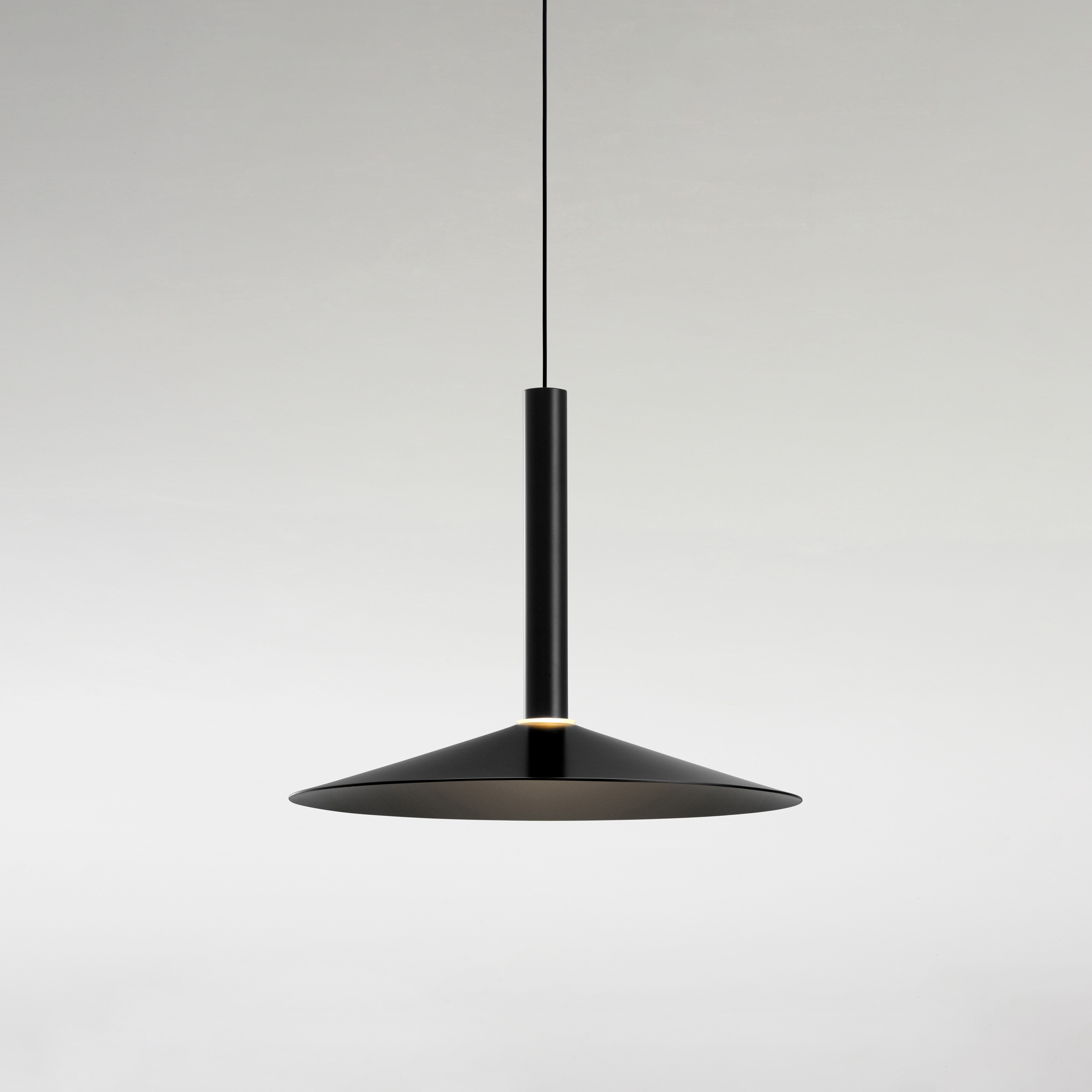 Vertoon produk Milana 32 Black van vervaardiger Marset