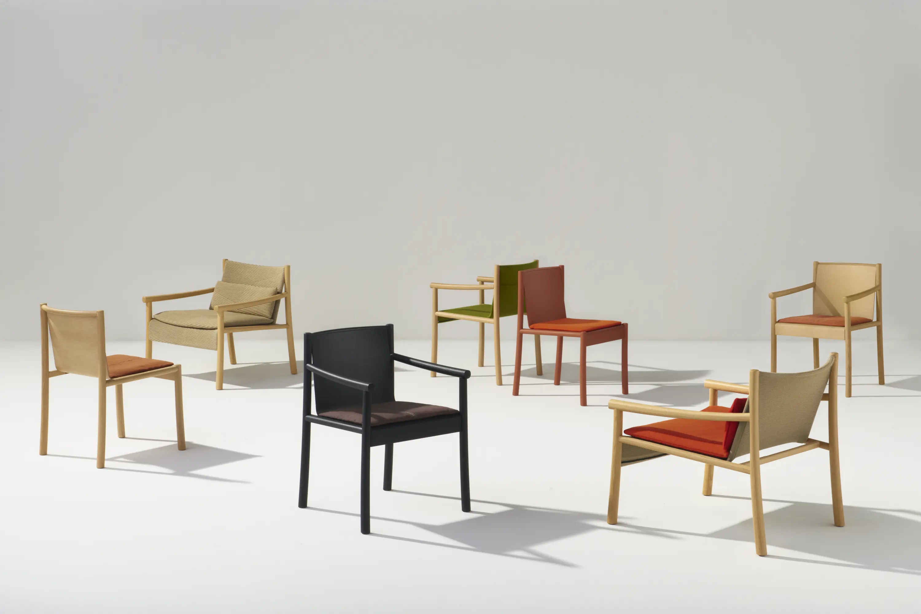 Arper - Kata | Armchair 4 wood legs