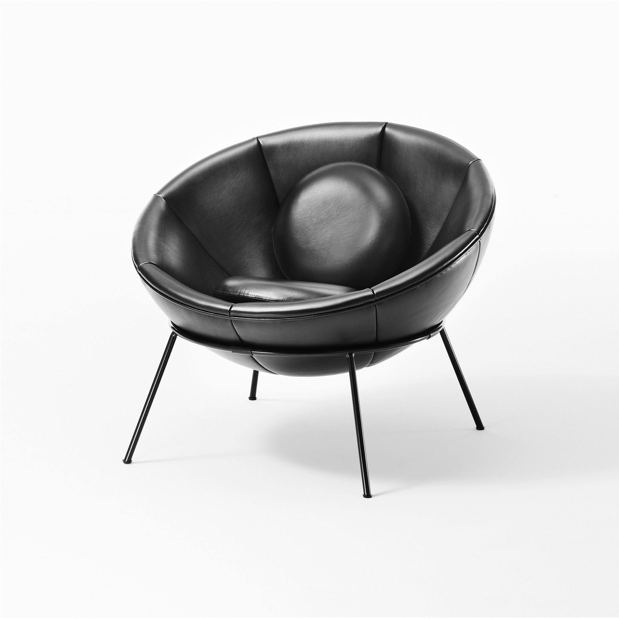 Display product Bardi's Bowl Chair | Black Leather from manufacturer Arper