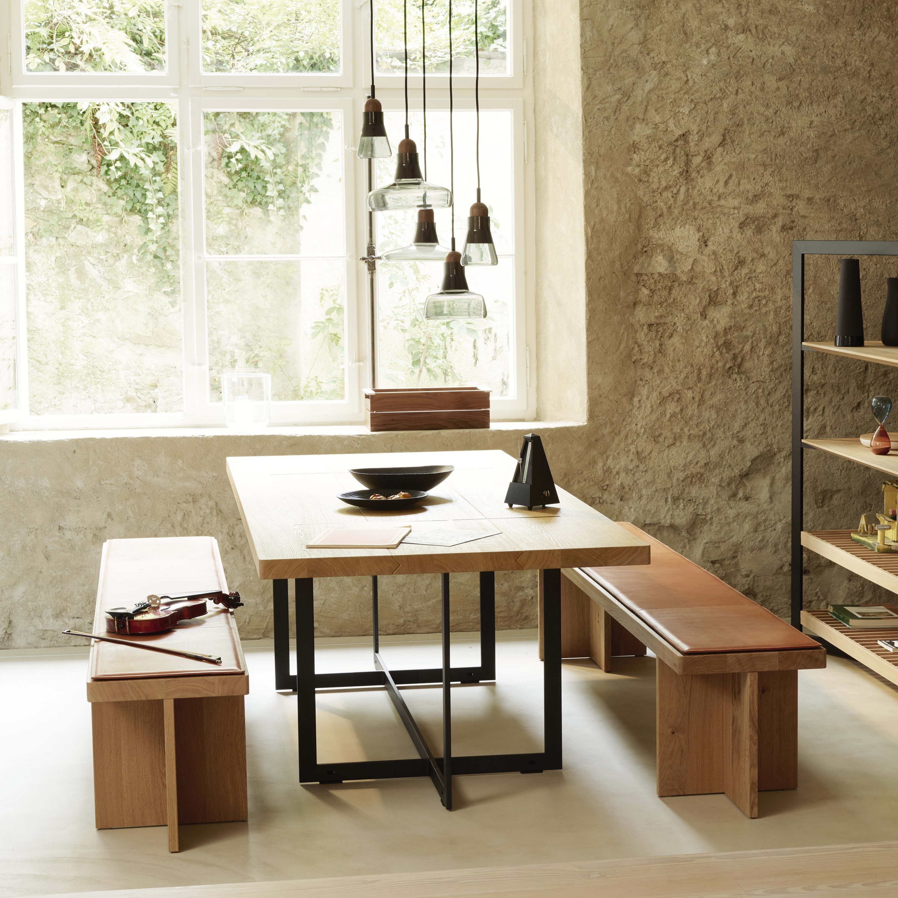 b Solitaire bench