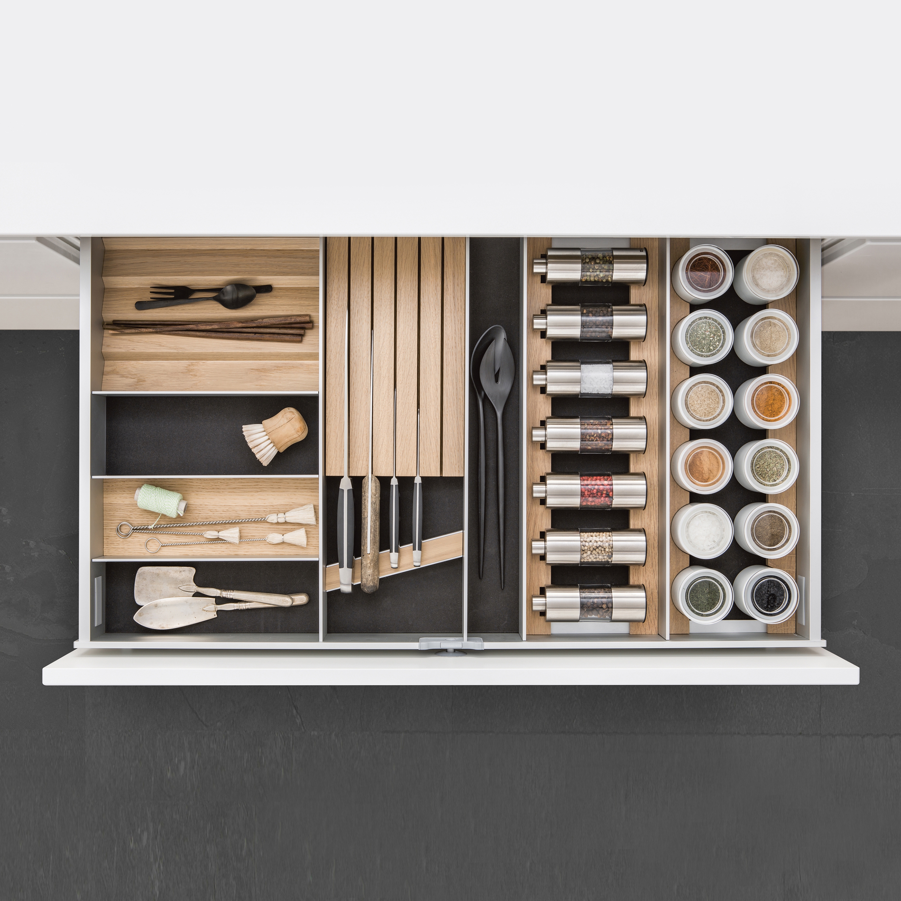 Display product Interior | Aluminum interior accessories, light oak from manufacturer SieMatic