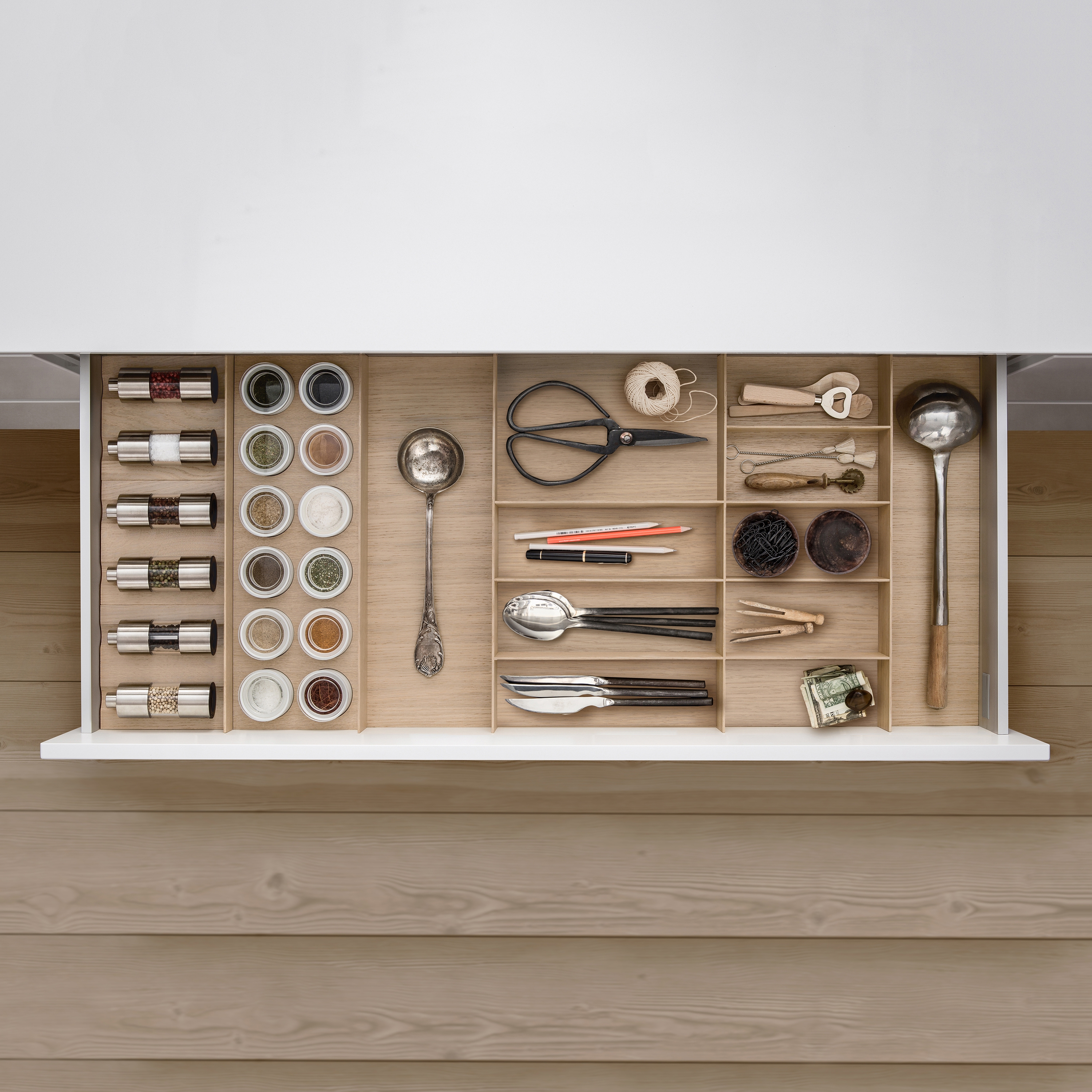 Afficher le produit Interior | Wood interior accessories, light oak du fabricant SieMatic