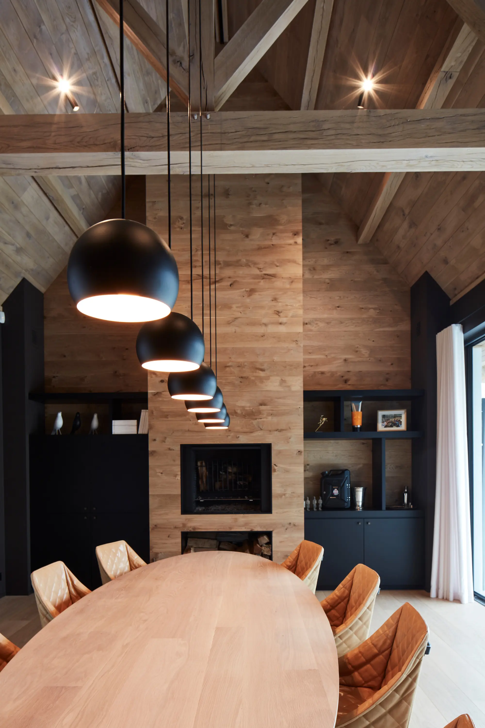 tossB - sphere ceiling