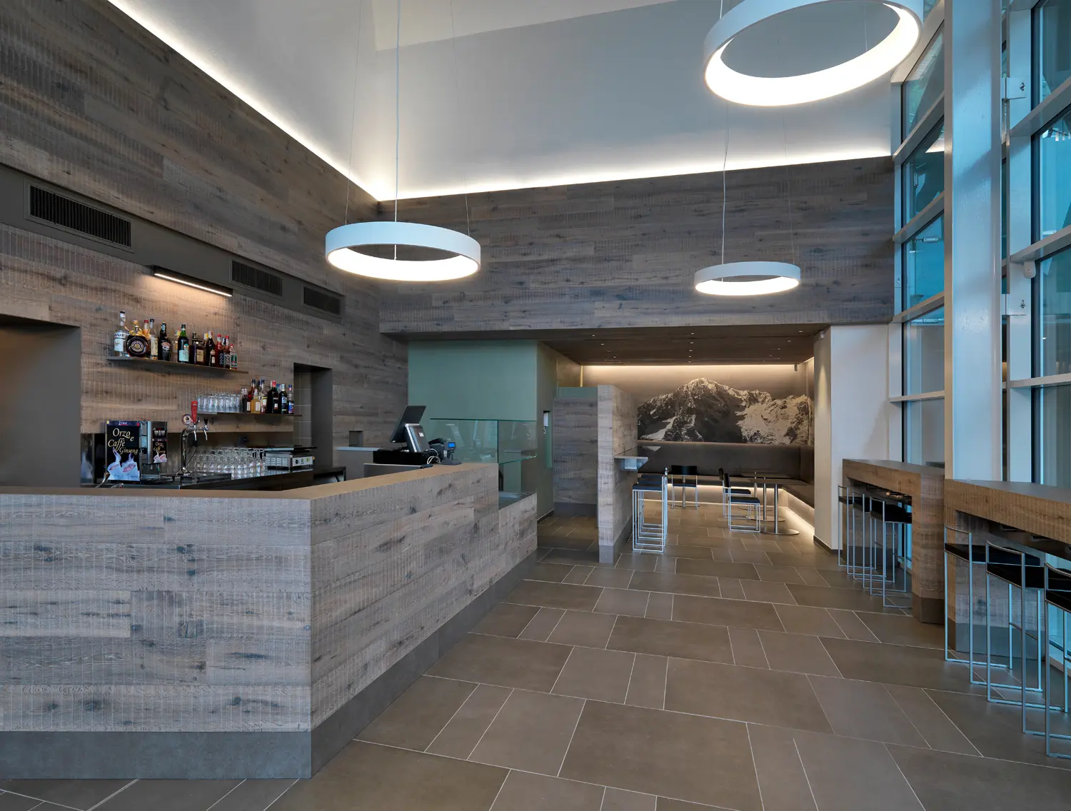 tossB - hoop 600 ceiling