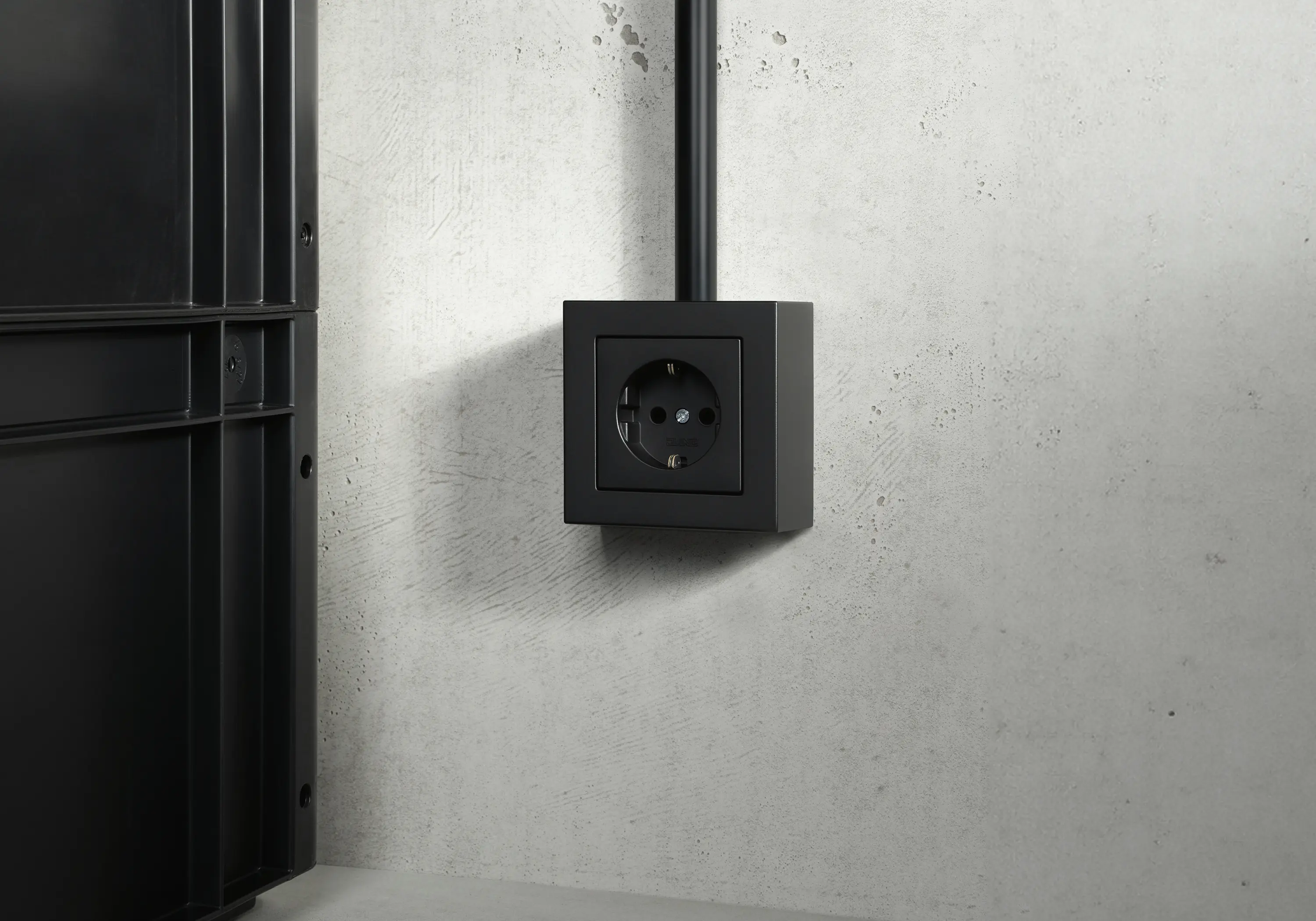 JUNG - A CUBE KNX Kompakt-Raumkontroller F 40 in Aluminium