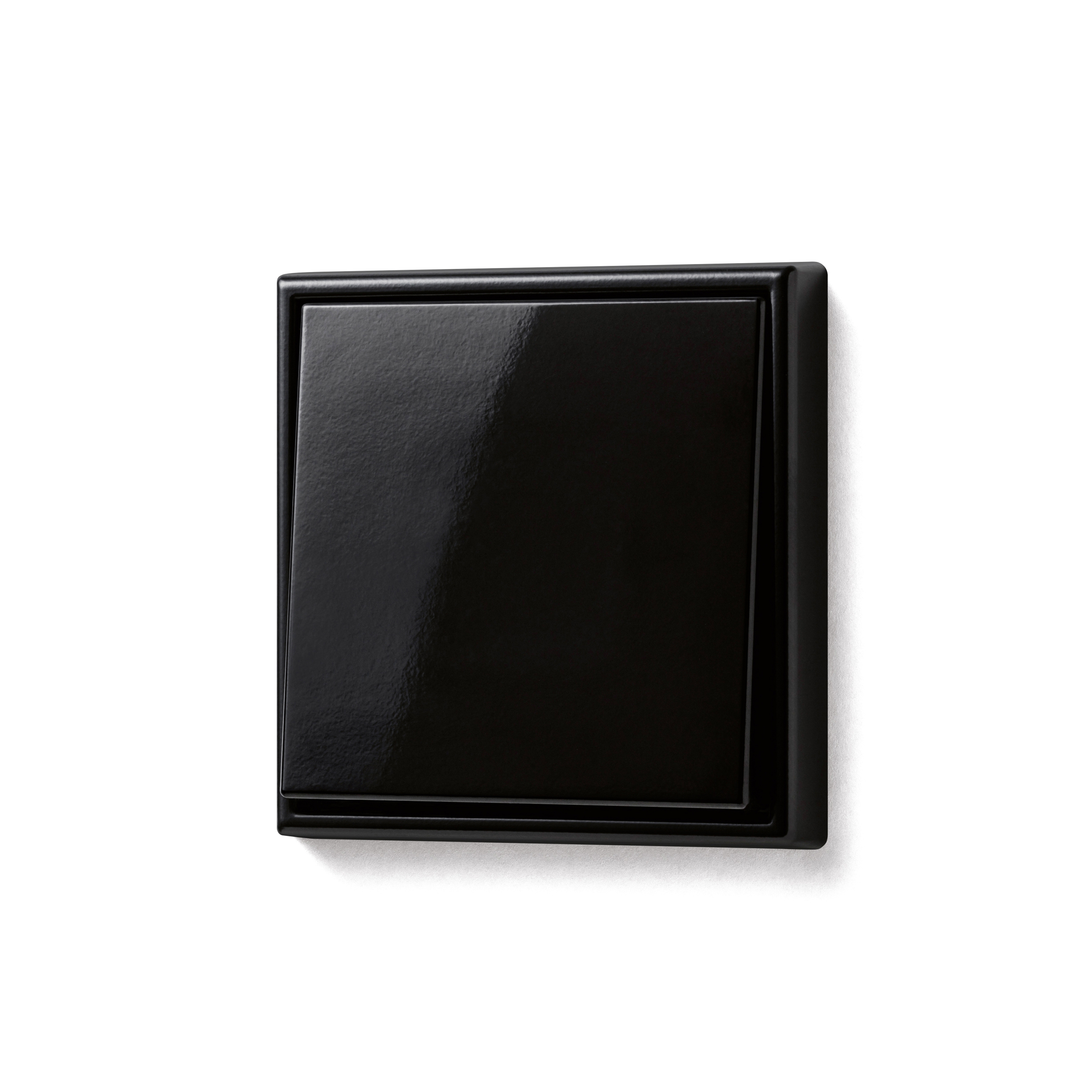 LS 990 | Switch in black