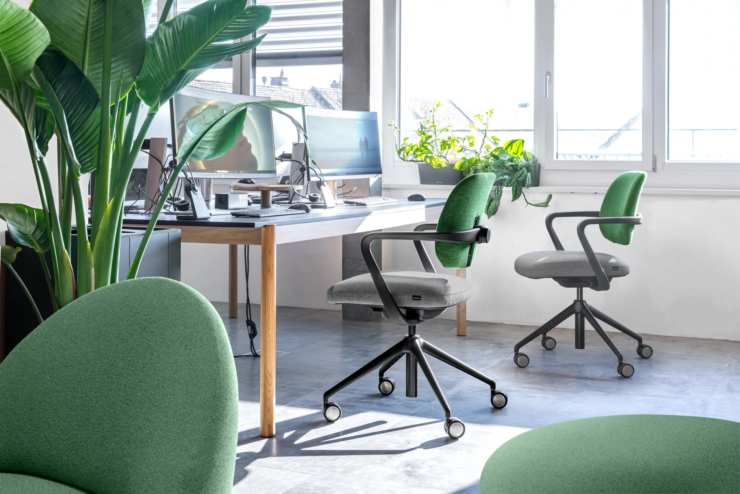 Girsberger - ATEGRA, 4-prong base with castors, height adjustable