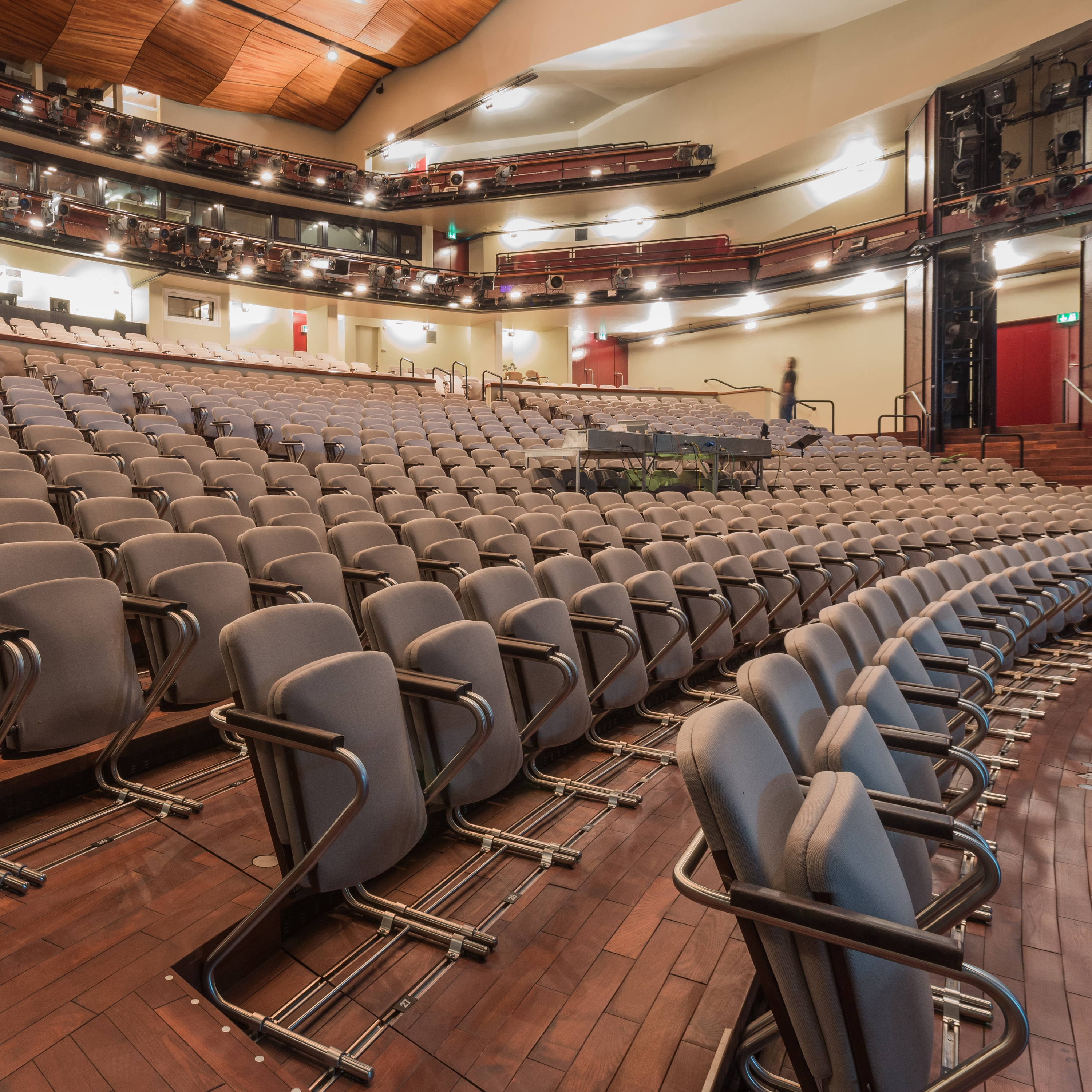Produkt Theater Basel | Schweiz des Herstellers Girsberger anzeigen